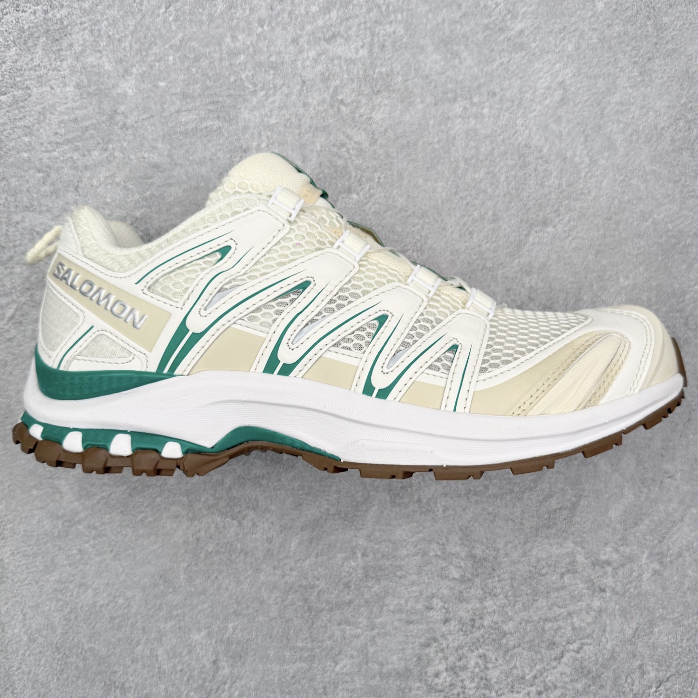 ＃PK4.0 Salomon XT-QUEST ADV 萨洛蒙潮流越野机能户外功能鞋 基于市场现有版本全新升级调整改良 现阶段市场最强产物 全新主色陆续出货 大底描漆工整零瑕疵 鞋头定型弧度完美 纯原外贸平台特供订单 耗时半年巨作 全套原纸板楦头开发 原厂特供网布配套加持 确保原汁原味 完美呈现版型 原档数据独家私模五层组合大底 男女鞋同步官方开发至46.5 原装Ortholite轻量化鞋垫 中底布带钢印编号 原厂TPU锁扣 进口港宝加持 后跟自然饱满 还原公司包裹性 基于 SALOMON 初代 XT 鞋身造型并搭载 4D ADVANCED CHASSIS™ 大底打造而成 为这款 XT-QUEST 带来了多项足部控制与保护等功能性 如在运动过程中控制左右晃动的过程而提高稳定性、改善长途越野过程中足中到足尖的过渡、提高感知岩石的精确度以抵抗尖锐物体对脚底的伤害以及采用动态缓冲来增强穿着舒适感 从而减轻疲劳感 使XT-QUEST 成为一双舒适且安全的户外之履 尺码：36 36.5 37.5 38 38.5 39 40 40.5 41 42 42.5 43 44 44.5 45-选品中心