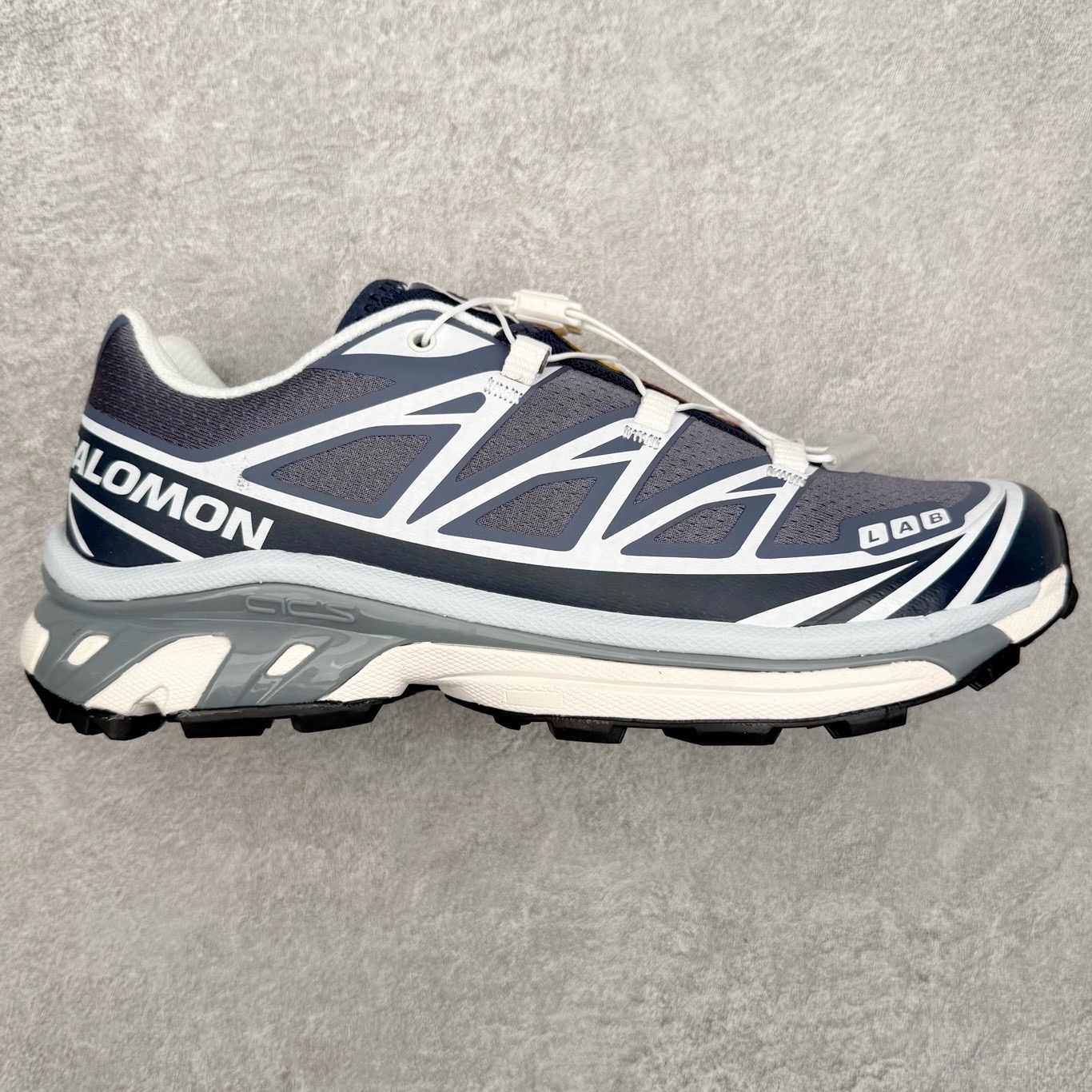 图片[4]-＃PK4.0 Salomon XT-6 萨洛蒙复古潮流户外机能登山跑鞋 纯原外贸平台特供订单 耗时半年巨作 全套原纸板楦头开发 原厂特供网布配套加持 确保原汁原味 完美呈现版型 原档数据独家私模五层组合大底 原装Ortholite轻量化鞋垫 中底布带钢印编号 原厂TPU锁扣 进口港宝加持 后跟自然饱满 还原公司包裹性 鞋面以“锯齿”状的包裹系统呈现 在基色底之下加入了各种色点缀 将公司的最新技术和时尚前卫的造型融入耐用的长跑款式中 鞋面由 TPU 薄膜制成 并焊接在高耐磨网眼上 使其既时尚又坚固 由 ACS底盘支撑 可增强稳定性和支撑力 以及由橡胶凸耳 Contragrip外底覆盖的 EVA 缓冲中底 旨在应对崎岖的地形 鞋舌上的彩色Salomon 标签、Quicklace 系统以及鞋头、鞋舌和鞋跟上的附加品牌使细节更加完美 让穿着者可以轻松驾驭户外与通勤下的任何运动生活场景 无缝鞋身户外随意纵横 颜值与脚感兼备 出街通勤 绝对非常吸睛 你值得拥有 尺码：36 36.5 37.5 38 38.5 39 40 40.5 41 42 42.5 43 44 44.5 45 注意：偏小1码-选品中心