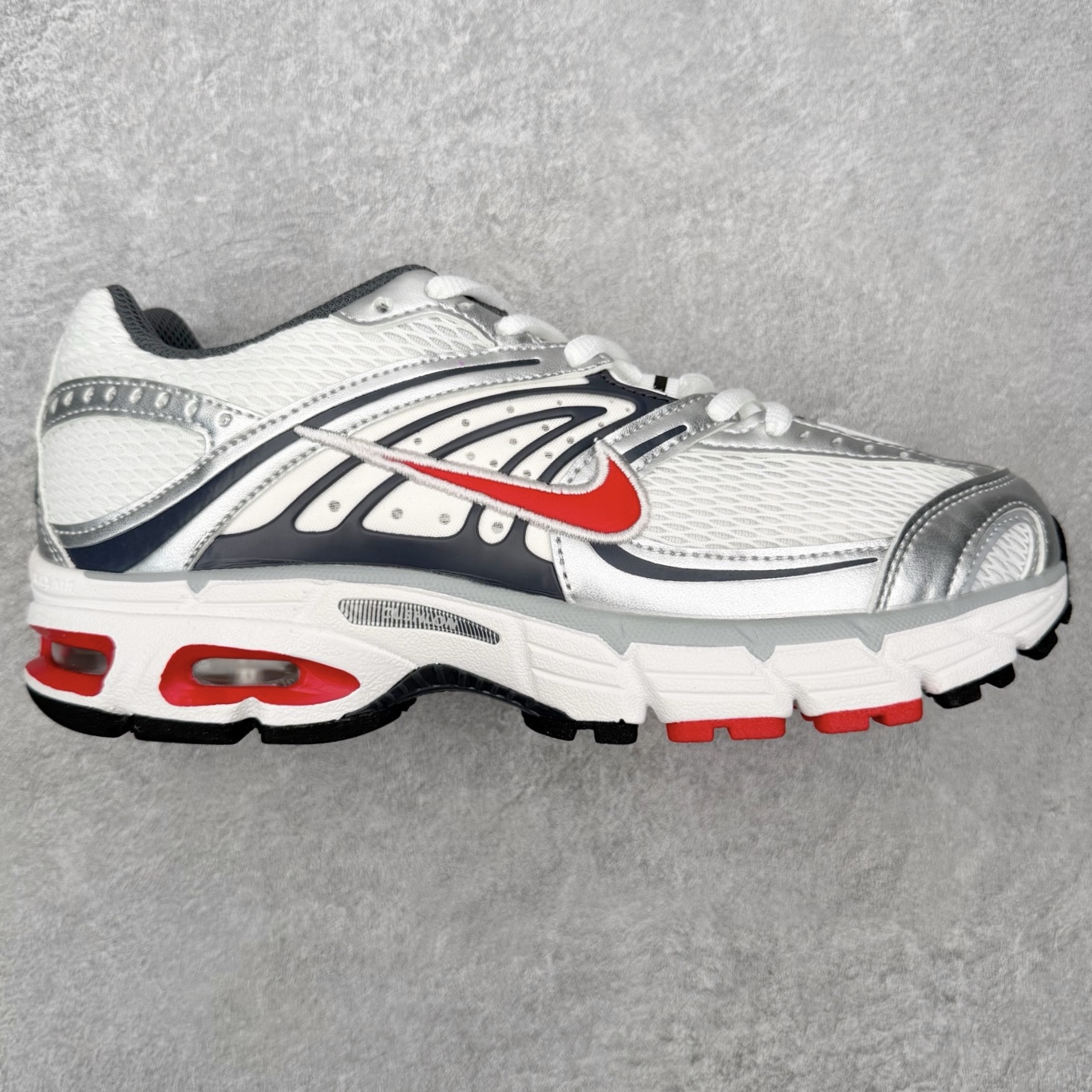NK Air Max Moto 2K 舒适百搭耐磨 低帮跑步鞋 实拍调校N版已经零色差零失真 百分百还原实物色彩所见即所得 不存在货不对板色差等低级问题 选购参考实物拍摄 不混卖不参货 只用心做好货严格选品 承诺混一赔十 尺码：36 36.5 37.5 38 38.5 39 40 40.5 41 42 42.5 43 44 44.5 45-选品中心
