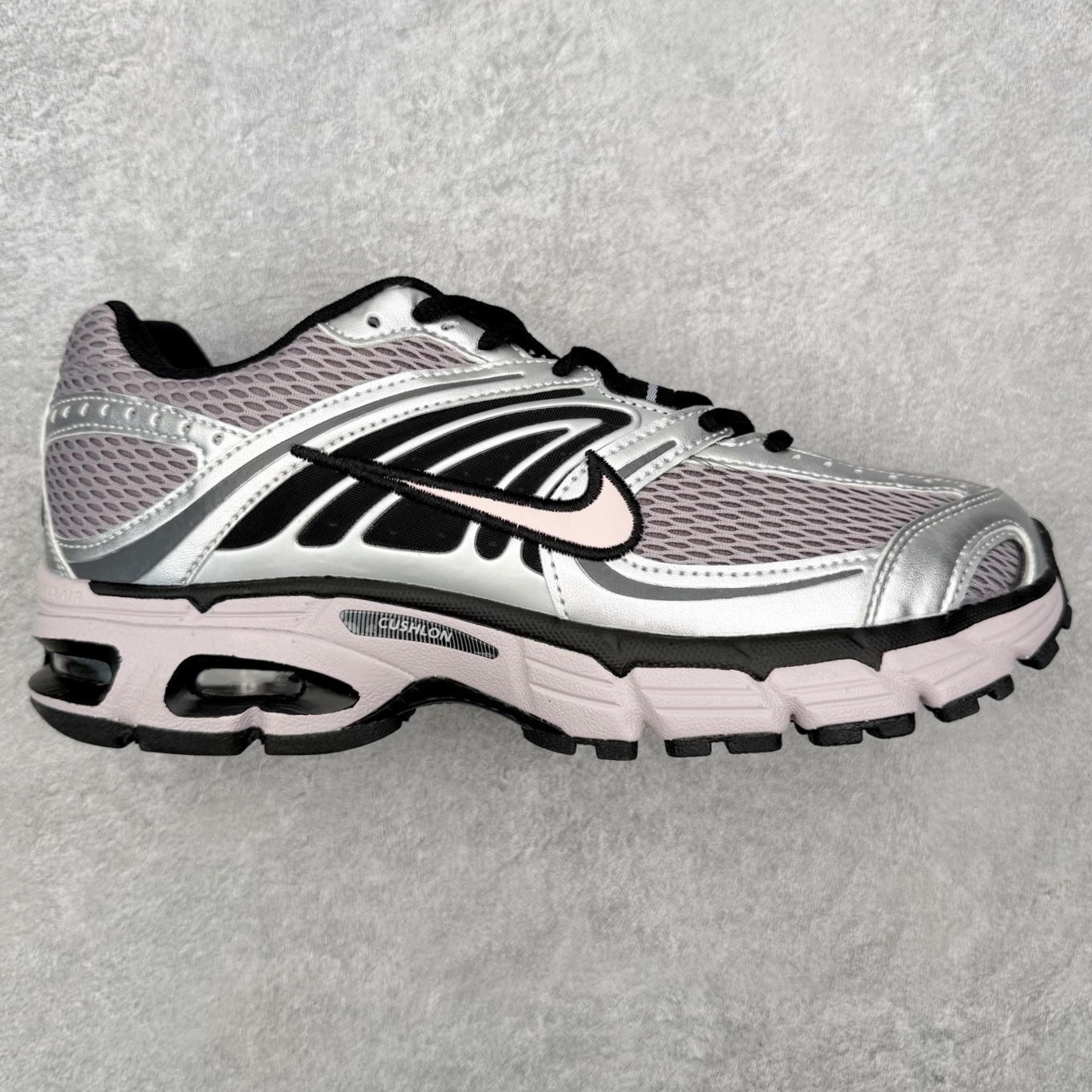 NK Air Max Moto 2K 舒适百搭耐磨 低帮跑步鞋 实拍调校N版已经零色差零失真 百分百还原实物色彩所见即所得 不存在货不对板色差等低级问题 选购参考实物拍摄 不混卖不参货 只用心做好货严格选品 承诺混一赔十 尺码：36 36.5 37.5 38 38.5 39 40 40.5 41 42 42.5 43 44 44.5 45-选品中心