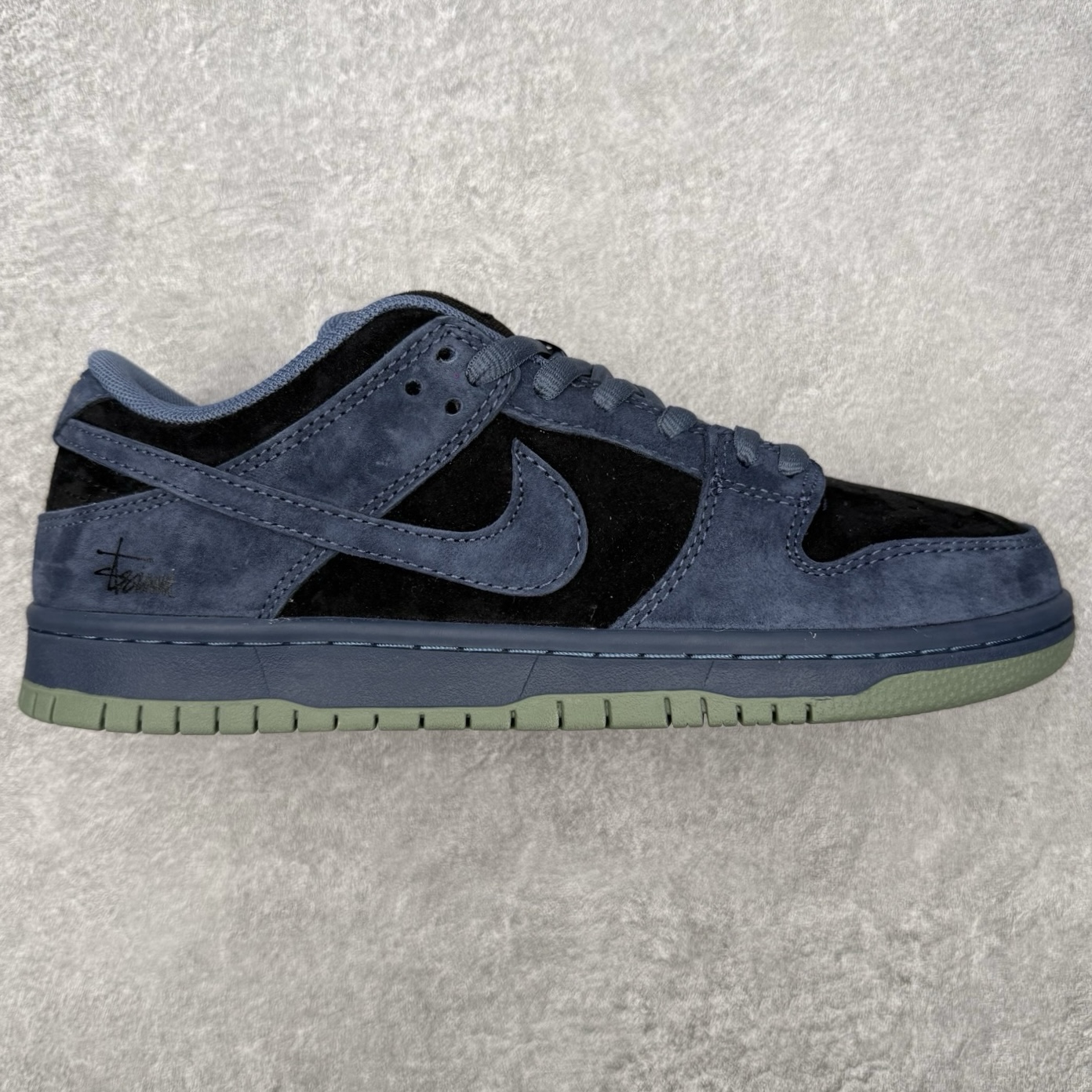 ＃F版 NK Dunk SB Low 时尚舒适 防滑耐磨低帮板鞋 HF3063-002 实力大厂出品 新配色陆续开发 利润个位数只为口碑 全套原纸板楦头开发 确保原汁原味 完美呈现DUNK版型 一比一鞋头弧度高度鞋身弧度 此版本只针对中端市场 皮料材质有所更替 其他数据细节工艺流程均保持一致 绝不口嗨 细节品控鞋型随意对比 独家私模官方第六代原厂航空铝磨具打磨大底 鞋头坡度极致还原 无解鞋型 原盒原配 圈内天花板工艺 原厂玻璃冲刀 超高清洁度 全鞋零毛边皮料切割 原厂中底布点胶 中底布拉帮走线遵循公司 尺码：36 36.5 37.5 38 38.5 39 40 40.5 41 42 42.5 43 44 44.5 45 46-选品中心