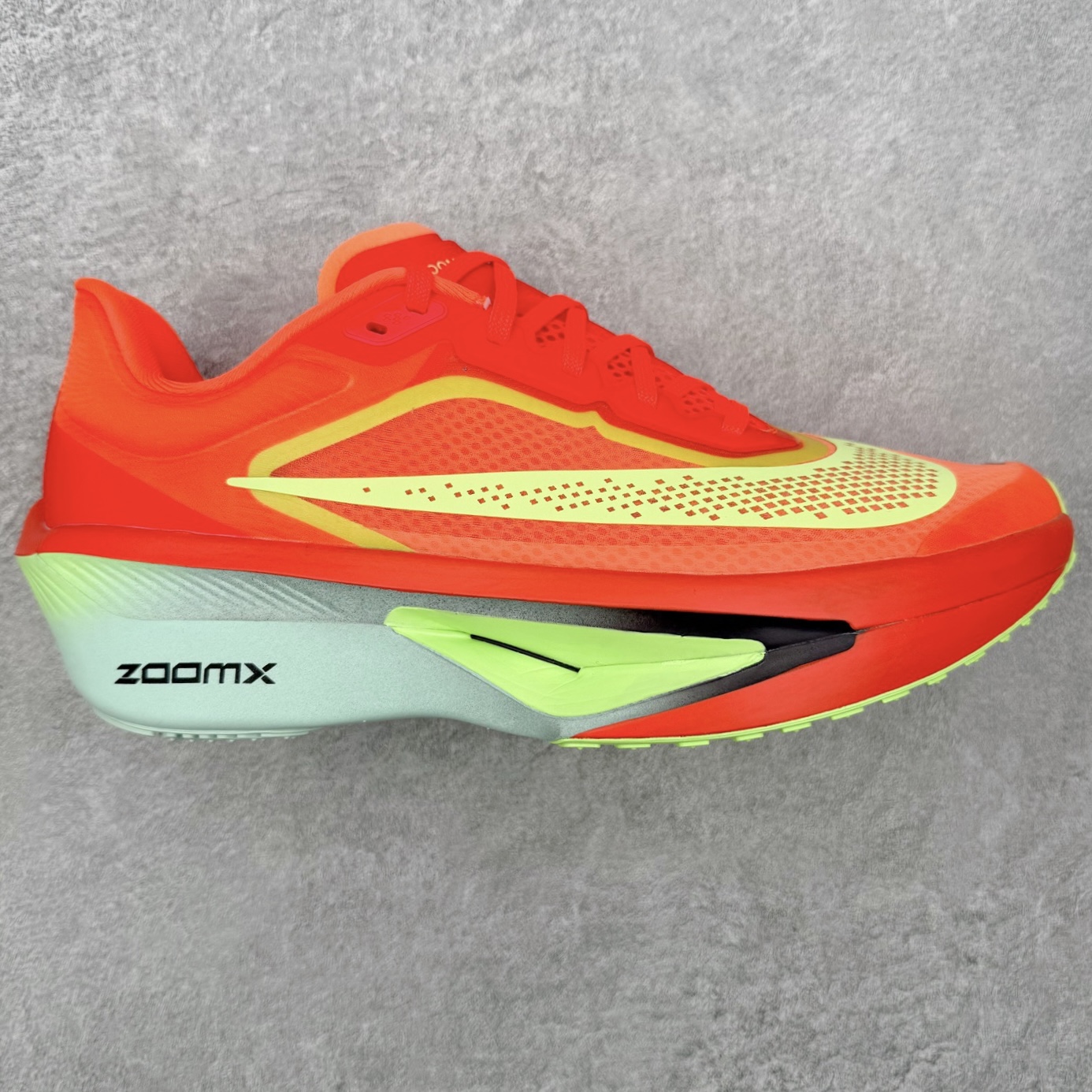 ＃QD纯原 NK ZoomX Invincible Run Flyknit 6 马拉松六代轻量跑鞋飞织低帮休闲运动慢跑鞋 FN8454-601 青岛原单 实体平台特供批次 全网唯一支持实战的跑鞋 原档案数据开发原厂网纱 正确高频花纹 前后掌内置Zoom Air气垫 原装MD大底 脚感完美还原 原盒原配 QC检验、钢印 俱全 原底科技 同步原版 脚感堪比Boost 实拍调校N版已经零色差零失真 百分百还原实物色彩所见即所得 不存在货不对板色差等低级问题 选购参考实物拍摄 不混卖不参货 只用心做好货严格选品 承诺混一赔十 尺码：36 36.5 37.5 38 38.5 39 40 40.5 41 42 42.5 43 44 44.5 45-选品中心