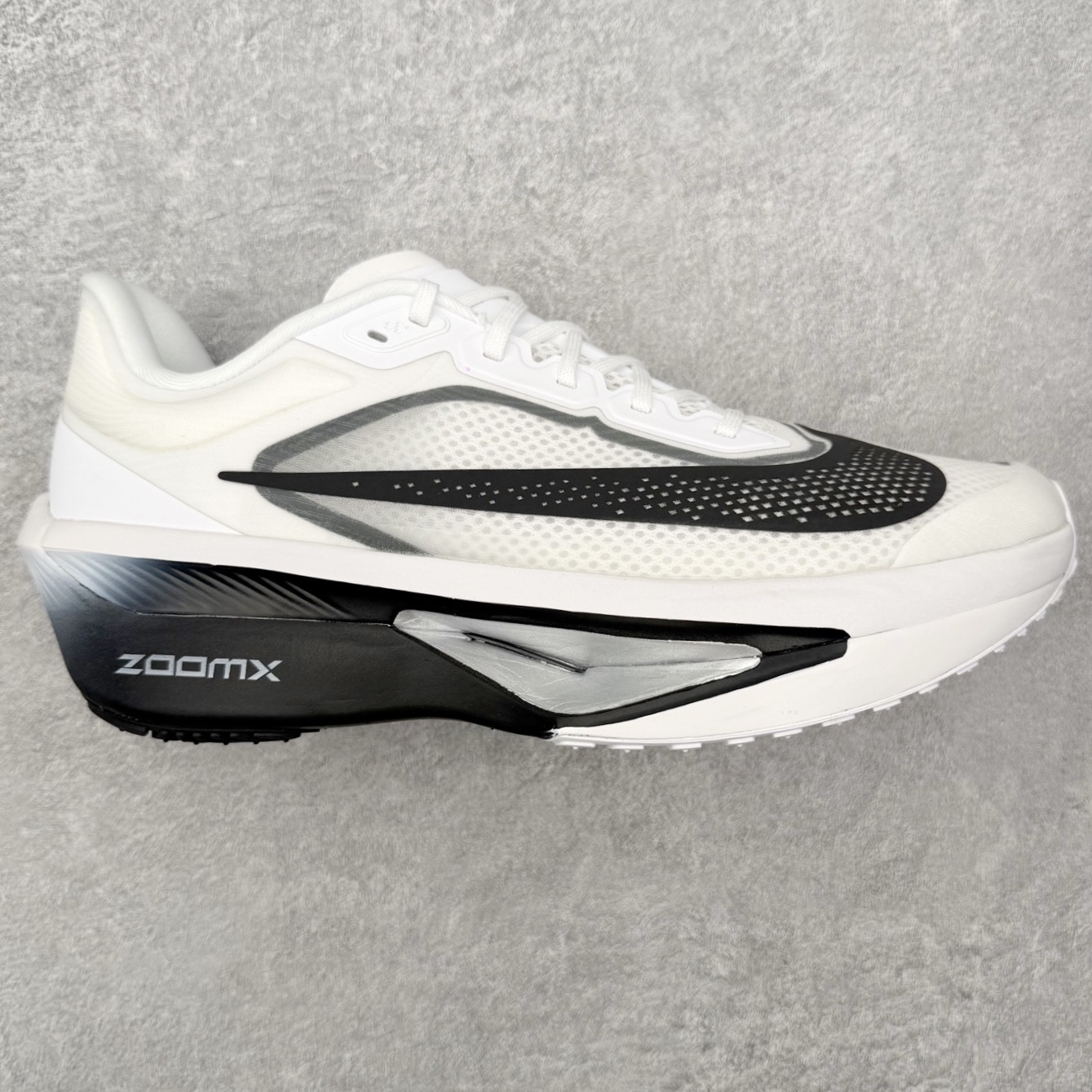 ＃QD纯原 NK ZoomX Invincible Run Flyknit 6 马拉松六代轻量跑鞋飞织低帮休闲运动慢跑鞋 FN8455-100 青岛原单 实体平台特供批次 全网唯一支持实战的跑鞋 原档案数据开发原厂网纱 正确高频花纹 前后掌内置Zoom Air气垫 原装MD大底 脚感完美还原 原盒原配 QC检验、钢印 俱全 原底科技 同步原版 脚感堪比Boost 实拍调校N版已经零色差零失真 百分百还原实物色彩所见即所得 不存在货不对板色差等低级问题 选购参考实物拍摄 不混卖不参货 只用心做好货严格选品 承诺混一赔十 尺码：36 36.5 37.5 38 38.5 39 40 40.5 41 42 42.5 43 44 44.5 45-选品中心