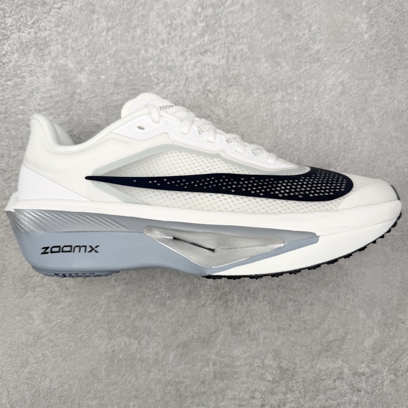 ＃QD纯原 NK ZoomX Invincible Run Flyknit 6 马拉松六代轻量跑鞋飞织低帮休闲运动慢跑鞋 FN8454-104 青岛原单 实体平台特供批次 全网唯一支持实战的跑鞋 原档案数据开发原厂网纱 正确高频花纹 前后掌内置Zoom Air气垫 原装MD大底 脚感完美还原 原盒原配 QC检验、钢印 俱全 原底科技 同步原版 脚感堪比Boost 实拍调校N版已经零色差零失真 百分百还原实物色彩所见即所得 不存在货不对板色差等低级问题 选购参考实物拍摄 不混卖不参货 只用心做好货严格选品 承诺混一赔十 尺码：36 36.5 37.5 38 38.5 39 40 40.5 41 42 42.5 43 44 44.5 45-选品中心