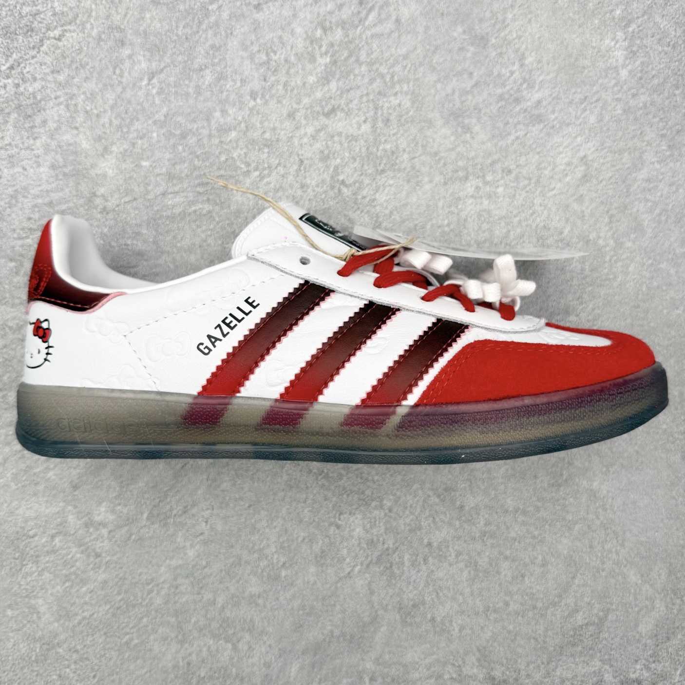 ＃HZ AD Original Gazelle Indoor Trainers 瞪羚室内鞋系列低帮复古百搭休闲运动德训风板鞋 II0013 口碑大厂出品 全网最全AD系列 品控大底版型不断改良更新 全套原纸板楦头开发 确保原汁原味 完美呈现桑巴版型 长期补货超性价比特供批次 原厂定制长毛翻毛皮组合环保纤维革鞋面材质 内置环保海玻璃鞋垫 外置RB橡胶大底 产品品控稳定性领先行业 原厂全套原楦原纸板冲刀磨具开发 原厂皮料加持 原厂港宝加持定型后跟R度完美 将复古进行到底 简约流畅 三十年不变经典 这款Gazelle运动鞋 无论面料、配色、质感或设计 都只在重现其1991年原款的经典 皮革鞋面 撞色三条纹和鞋跟标的设计 力求呈现90年代的经典复古风潮 Samba火热的同时 也带动了其它的复古鞋型 Gazelle便是其中一只 Gazelle Indoor拥有包边更宽的T字型鞋头 更好的保护运动员的前掌 浓浓的复古氛围感 非常适合现在流行的Cleanfit风格 尺码：36 36⅔ 37⅓ 38 38⅔ 39⅓ 40 40⅔ 41⅓ 42 42⅔ 43⅓ 44 44⅔ 45-选品中心
