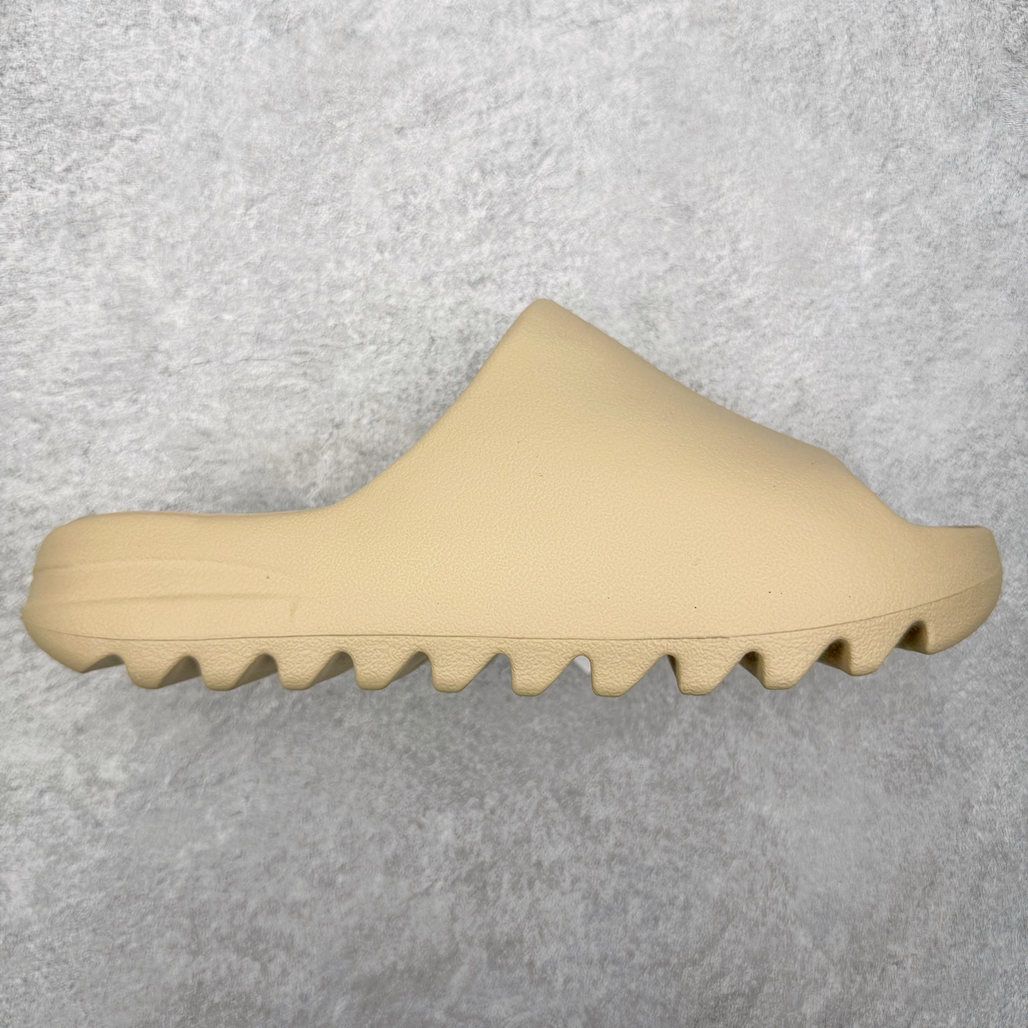 ＃外贸订单福利 YEEZY 椰子拖鞋/洞洞鞋 史诗级福利 超值回馈捡漏 买到就是赚 真白菜价 好好把握 工厂清仓处理 zp专柜 直播间399 499一样的东西 帮你极致省钱 同源公司EVA粒子环保塑料 原厂指令配方 弹性卡色均保持原鞋一致 匠心打造 采用原厂进口MD全套模具打造 全套原楦头 鞋口弧度大小 鞋面色泽质感同步原鞋 LOGO内侧钢印清晰工整 原厂定制原标 同比ZP 符合人体设计 正常尺码：36 37 38 39 40 41 42 43 44 45-选品中心