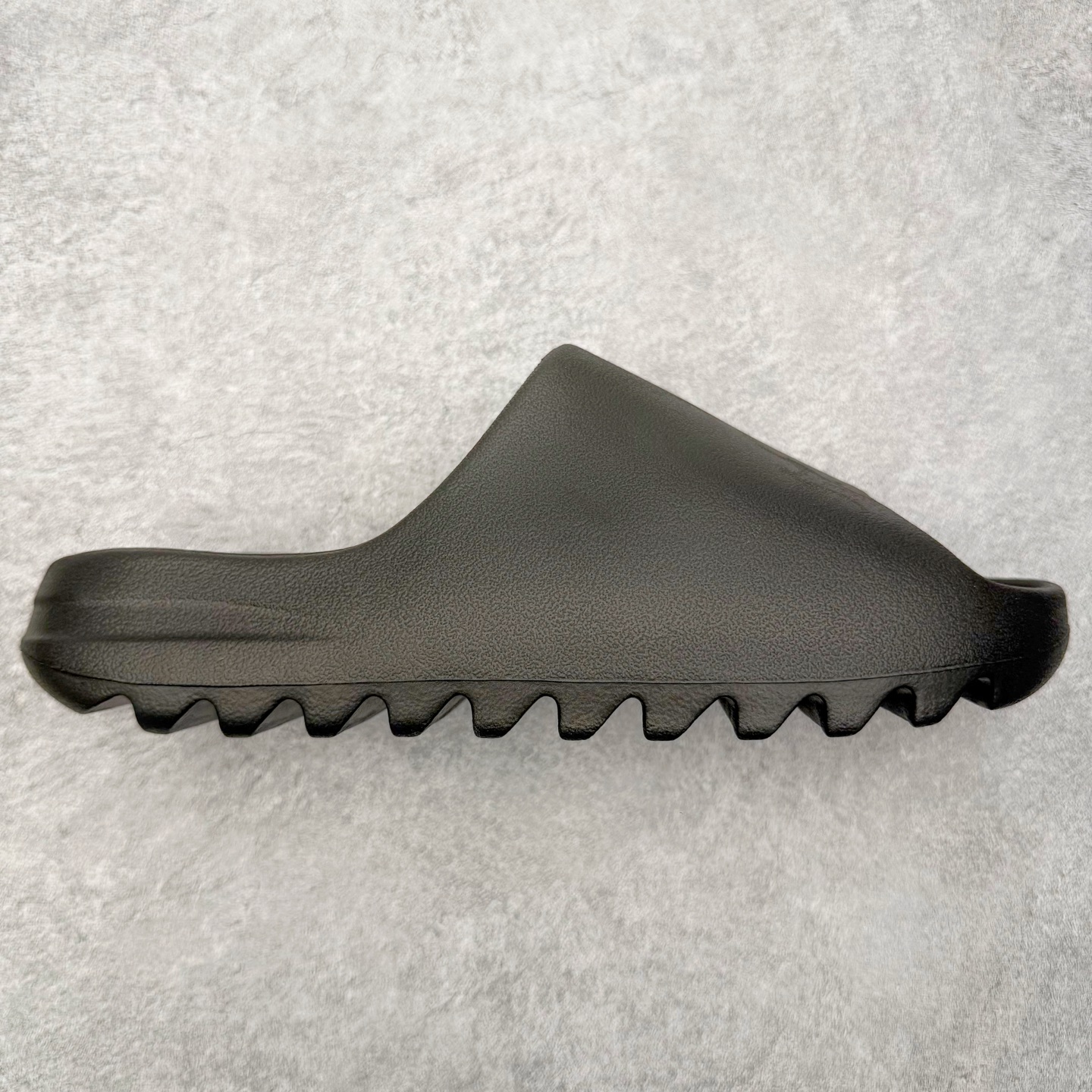 ＃外贸订单福利 YEEZY 椰子拖鞋/洞洞鞋 史诗级福利 超值回馈捡漏 买到就是赚 真白菜价 好好把握 工厂清仓处理 zp专柜 直播间399 499一样的东西 帮你极致省钱 同源公司EVA粒子环保塑料 原厂指令配方 弹性卡色均保持原鞋一致 匠心打造 采用原厂进口MD全套模具打造 全套原楦头 鞋口弧度大小 鞋面色泽质感同步原鞋 LOGO内侧钢印清晰工整 原厂定制原标 同比ZP 符合人体设计 正常尺码：36 37 38 39 40 41 42 43 44 45-选品中心
