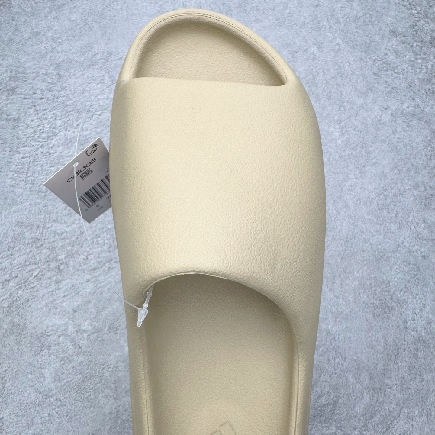 图片[4]-＃外贸订单福利 YEEZY 椰子拖鞋/洞洞鞋 史诗级福利 超值回馈捡漏 买到就是赚 真白菜价 好好把握 工厂清仓处理 zp专柜 直播间399 499一样的东西 帮你极致省钱 同源公司EVA粒子环保塑料 原厂指令配方 弹性卡色均保持原鞋一致 匠心打造 采用原厂进口MD全套模具打造 全套原楦头 鞋口弧度大小 鞋面色泽质感同步原鞋 LOGO内侧钢印清晰工整 原厂定制原标 同比ZP 符合人体设计 正常尺码：36 37 38 39 40 41 42 43 44 45-选品中心