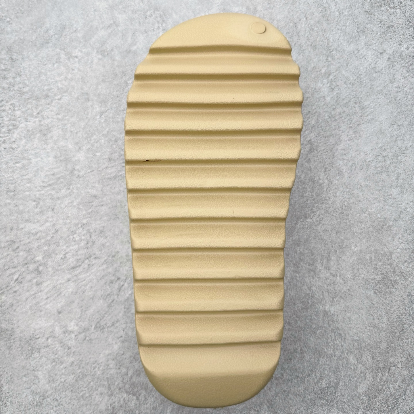 图片[9]-＃外贸订单福利 YEEZY 椰子拖鞋/洞洞鞋 史诗级福利 超值回馈捡漏 买到就是赚 真白菜价 好好把握 工厂清仓处理 zp专柜 直播间399 499一样的东西 帮你极致省钱 同源公司EVA粒子环保塑料 原厂指令配方 弹性卡色均保持原鞋一致 匠心打造 采用原厂进口MD全套模具打造 全套原楦头 鞋口弧度大小 鞋面色泽质感同步原鞋 LOGO内侧钢印清晰工整 原厂定制原标 同比ZP 符合人体设计 正常尺码：36 37 38 39 40 41 42 43 44 45-选品中心