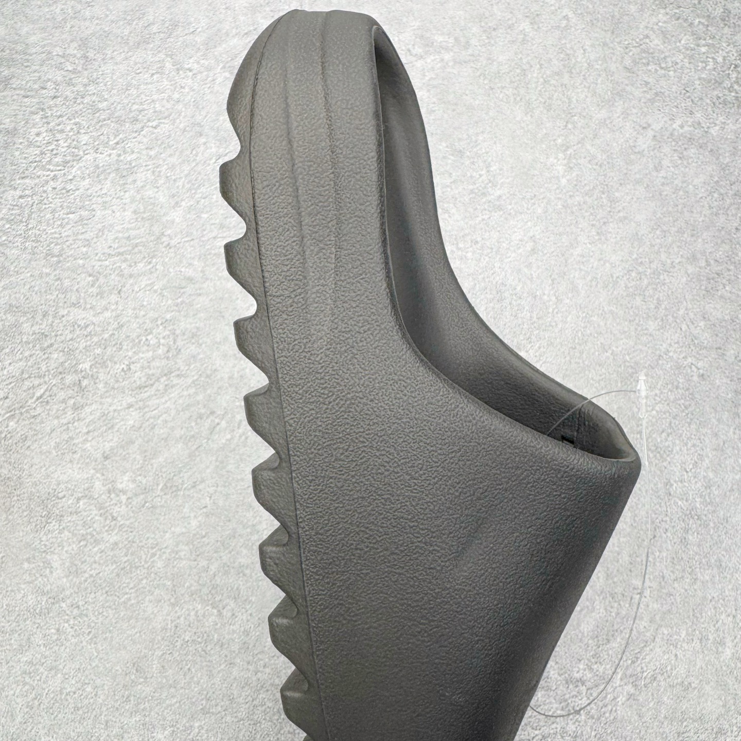图片[6]-＃外贸订单福利 YEEZY 椰子拖鞋/洞洞鞋 史诗级福利 超值回馈捡漏 买到就是赚 真白菜价 好好把握 工厂清仓处理 zp专柜 直播间399 499一样的东西 帮你极致省钱 同源公司EVA粒子环保塑料 原厂指令配方 弹性卡色均保持原鞋一致 匠心打造 采用原厂进口MD全套模具打造 全套原楦头 鞋口弧度大小 鞋面色泽质感同步原鞋 LOGO内侧钢印清晰工整 原厂定制原标 同比ZP 符合人体设计 正常尺码：36 37 38 39 40 41 42 43 44 45-选品中心