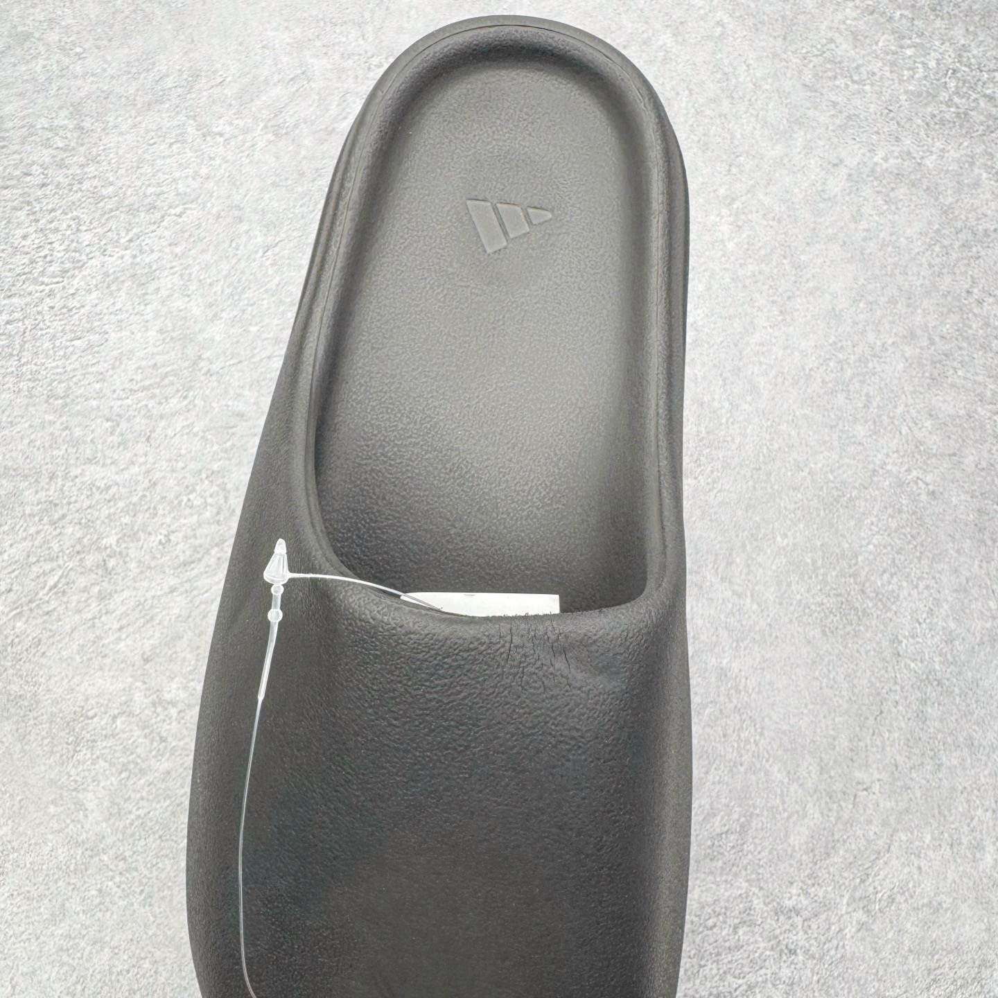 图片[5]-＃外贸订单福利 YEEZY 椰子拖鞋/洞洞鞋 史诗级福利 超值回馈捡漏 买到就是赚 真白菜价 好好把握 工厂清仓处理 zp专柜 直播间399 499一样的东西 帮你极致省钱 同源公司EVA粒子环保塑料 原厂指令配方 弹性卡色均保持原鞋一致 匠心打造 采用原厂进口MD全套模具打造 全套原楦头 鞋口弧度大小 鞋面色泽质感同步原鞋 LOGO内侧钢印清晰工整 原厂定制原标 同比ZP 符合人体设计 正常尺码：36 37 38 39 40 41 42 43 44 45-选品中心