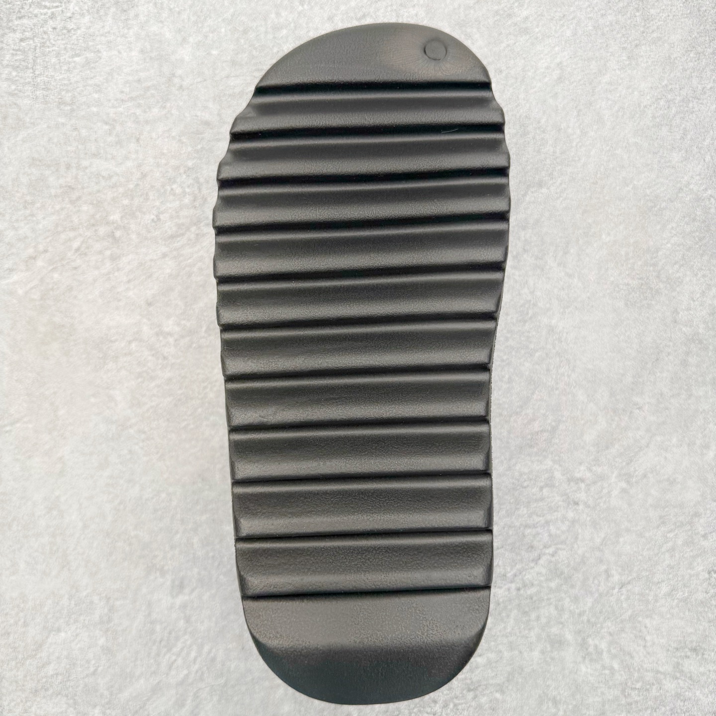 图片[9]-＃外贸订单福利 YEEZY 椰子拖鞋/洞洞鞋 史诗级福利 超值回馈捡漏 买到就是赚 真白菜价 好好把握 工厂清仓处理 zp专柜 直播间399 499一样的东西 帮你极致省钱 同源公司EVA粒子环保塑料 原厂指令配方 弹性卡色均保持原鞋一致 匠心打造 采用原厂进口MD全套模具打造 全套原楦头 鞋口弧度大小 鞋面色泽质感同步原鞋 LOGO内侧钢印清晰工整 原厂定制原标 同比ZP 符合人体设计 正常尺码：36 37 38 39 40 41 42 43 44 45-选品中心