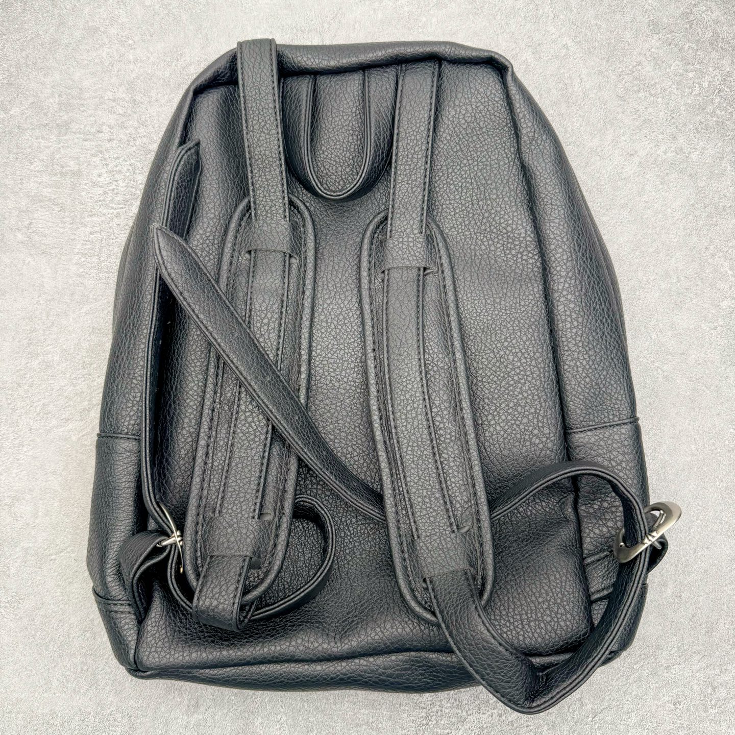 图片[2]-Chrome Hearts 克罗心 彩色拼接 拉链开合 皮革 书包背包双肩包 配有防尘袋包装 原版开模 拉链都是宝剑🗡️式样的 复古五金件 牛皮材质 尺寸：42cm*35cm*12cm-选品中心