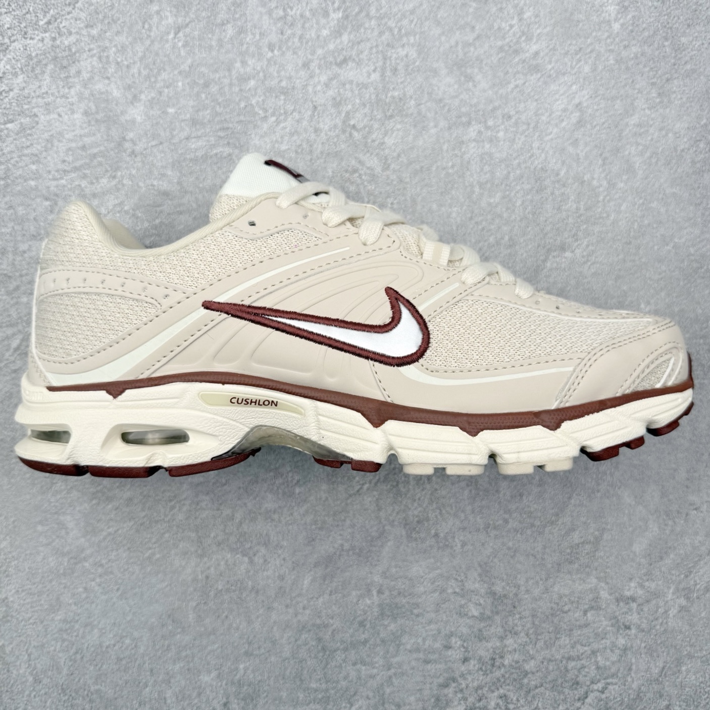 NK Air Max Moto 2K 舒适百搭耐磨 低帮跑步鞋 实拍调校N版已经零色差零失真 百分百还原实物色彩所见即所得 不存在货不对板色差等低级问题 选购参考实物拍摄 不混卖不参货 只用心做好货严格选品 承诺混一赔十 尺码：36 36.5 37.5 38 38.5 39 40 40.5 41 42 42.5 43 44 44.5 45-选品中心