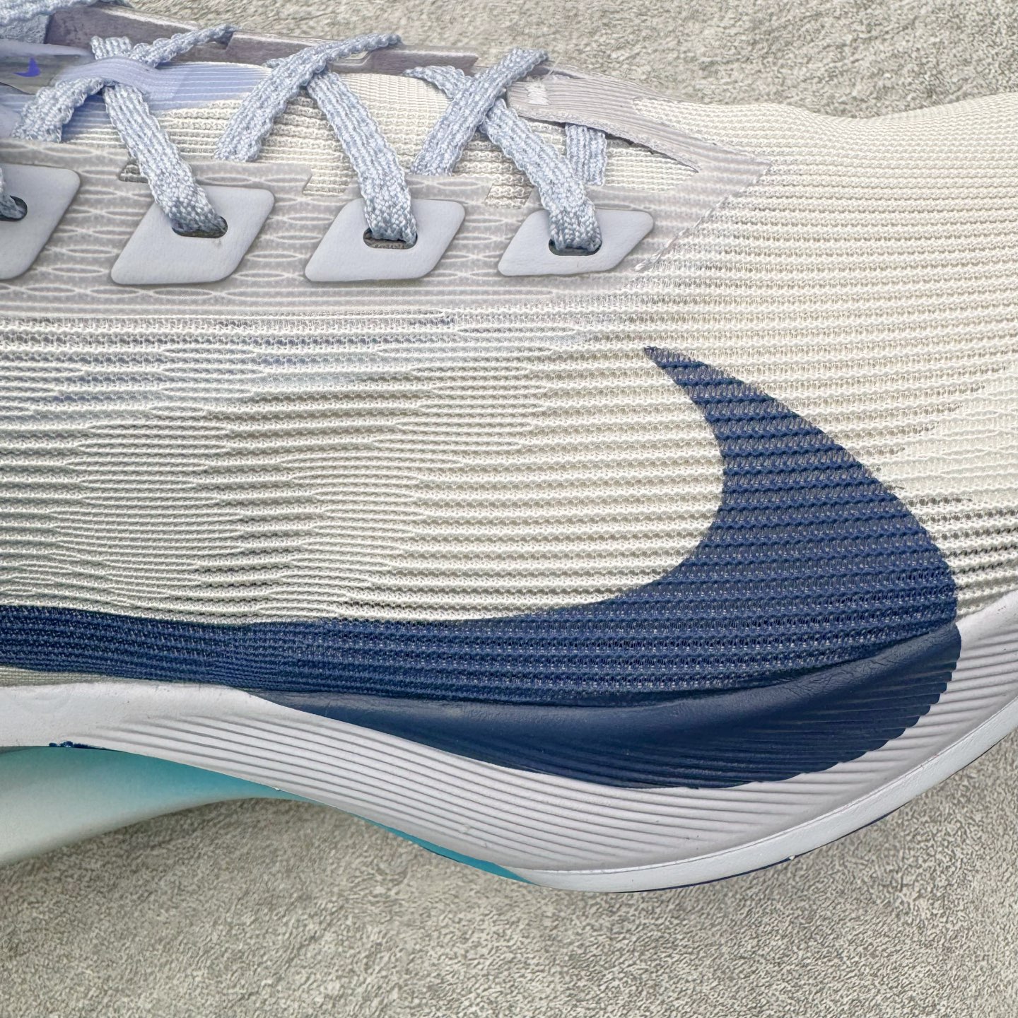 图片[15]-＃QD纯原 Jakob A. Ingebrigtsen x NK Zoom VaporFly Next 4% 舒适百搭透气回弹低帮短跑马拉松跑步鞋 HF6414-001 泰光Zp特供批次 市面唯一支持实战的跑鞋 原档案数据原厂网纱 正确高频花纹 前后掌内置Zoom Air气垫 原装MD大底 脚感完美还原 原盒原配 QC检验、钢印 俱全 原底科技 同步原版 脚感堪比Boost 采用精致醒目设计，精准诠释雅各布·因格布里格森的风格，聚焦他的核心信念：家庭与夺冠。该鞋款在前代鞋款的基础上减轻重量，但不影响性能表现。碳纤维 Flyplate 结合出众回弹的ZoomX泡绵中底，缔造比赛日佳选，令你快意难挡，疾速冲刺。这款公路竞速跑步鞋具备匠心品质，无论是日常畅跑还是马拉松，皆可轻松驾驭，是雅各布的信赖之选。尺码：36 36.5 37.5 38 38.5 39 40 40.5 41 42 42.5 43 44 44.5 45-选品中心
