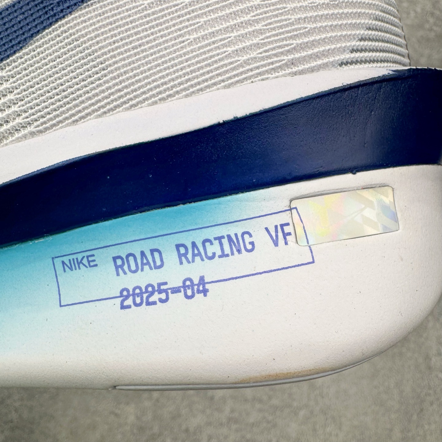 图片[16]-＃QD纯原 Jakob A. Ingebrigtsen x NK Zoom VaporFly Next 4% 舒适百搭透气回弹低帮短跑马拉松跑步鞋 HF6414-001 泰光Zp特供批次 市面唯一支持实战的跑鞋 原档案数据原厂网纱 正确高频花纹 前后掌内置Zoom Air气垫 原装MD大底 脚感完美还原 原盒原配 QC检验、钢印 俱全 原底科技 同步原版 脚感堪比Boost 采用精致醒目设计，精准诠释雅各布·因格布里格森的风格，聚焦他的核心信念：家庭与夺冠。该鞋款在前代鞋款的基础上减轻重量，但不影响性能表现。碳纤维 Flyplate 结合出众回弹的ZoomX泡绵中底，缔造比赛日佳选，令你快意难挡，疾速冲刺。这款公路竞速跑步鞋具备匠心品质，无论是日常畅跑还是马拉松，皆可轻松驾驭，是雅各布的信赖之选。尺码：36 36.5 37.5 38 38.5 39 40 40.5 41 42 42.5 43 44 44.5 45-选品中心