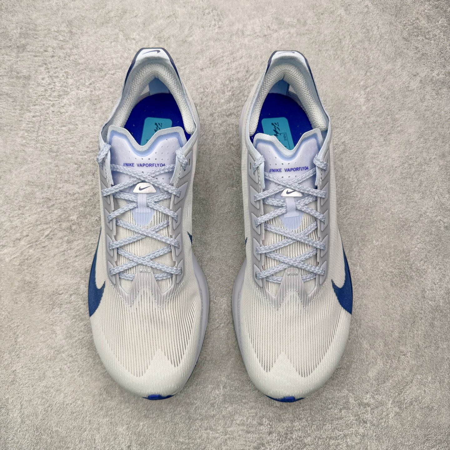 图片[2]-＃QD纯原 Jakob A. Ingebrigtsen x NK Zoom VaporFly Next 4% 舒适百搭透气回弹低帮短跑马拉松跑步鞋 HF6414-001 泰光Zp特供批次 市面唯一支持实战的跑鞋 原档案数据原厂网纱 正确高频花纹 前后掌内置Zoom Air气垫 原装MD大底 脚感完美还原 原盒原配 QC检验、钢印 俱全 原底科技 同步原版 脚感堪比Boost 采用精致醒目设计，精准诠释雅各布·因格布里格森的风格，聚焦他的核心信念：家庭与夺冠。该鞋款在前代鞋款的基础上减轻重量，但不影响性能表现。碳纤维 Flyplate 结合出众回弹的ZoomX泡绵中底，缔造比赛日佳选，令你快意难挡，疾速冲刺。这款公路竞速跑步鞋具备匠心品质，无论是日常畅跑还是马拉松，皆可轻松驾驭，是雅各布的信赖之选。尺码：36 36.5 37.5 38 38.5 39 40 40.5 41 42 42.5 43 44 44.5 45-选品中心