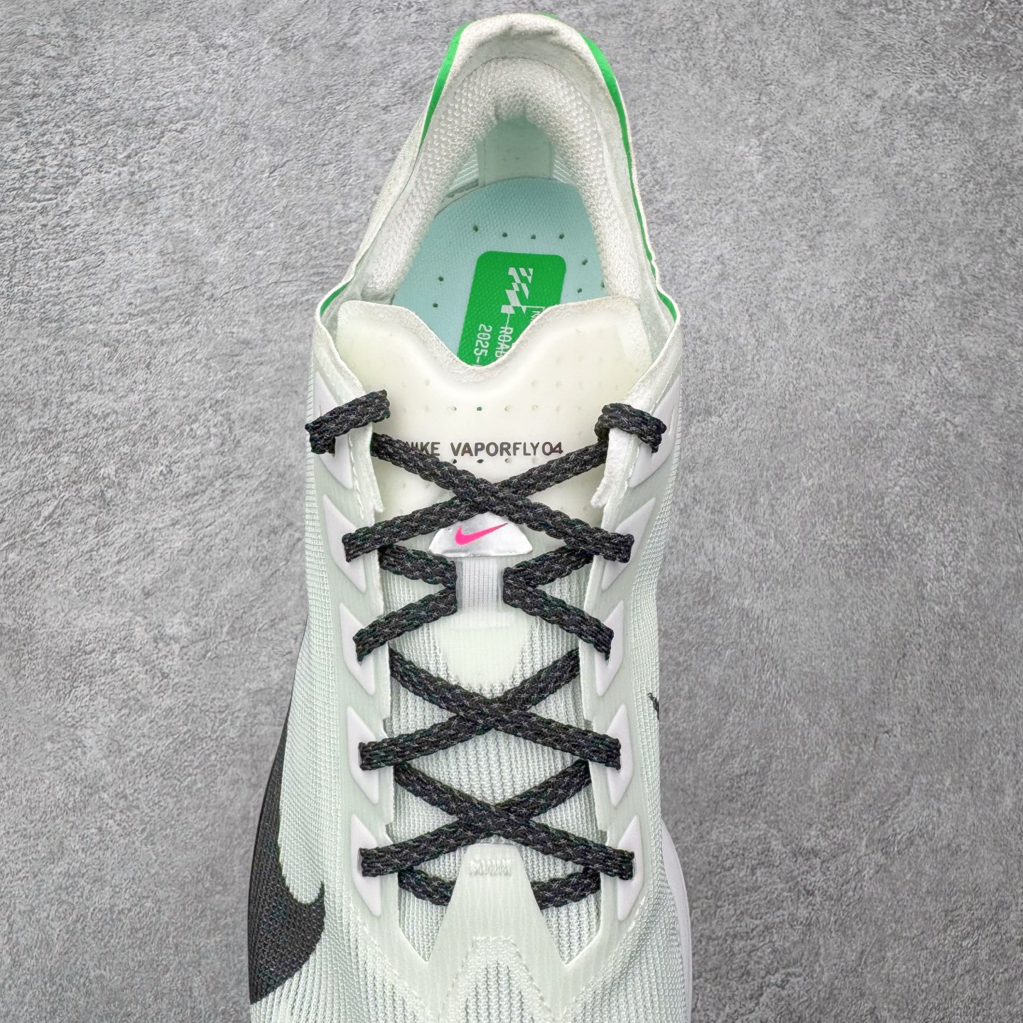 图片[5]-＃QD纯原 Jakob A. Ingebrigtsen x NK Zoom VaporFly Next 4% 舒适百搭透气回弹低帮短跑马拉松跑步鞋 HF6414-101 泰光Zp特供批次 市面唯一支持实战的跑鞋 原档案数据原厂网纱 正确高频花纹 前后掌内置Zoom Air气垫 原装MD大底 脚感完美还原 原盒原配 QC检验、钢印 俱全 原底科技 同步原版 脚感堪比Boost 采用精致醒目设计，精准诠释雅各布·因格布里格森的风格，聚焦他的核心信念：家庭与夺冠。该鞋款在前代鞋款的基础上减轻重量，但不影响性能表现。碳纤维 Flyplate 结合出众回弹的ZoomX泡绵中底，缔造比赛日佳选，令你快意难挡，疾速冲刺。这款公路竞速跑步鞋具备匠心品质，无论是日常畅跑还是马拉松，皆可轻松驾驭，是雅各布的信赖之选。尺码：36 36.5 37.5 38 38.5 39 40 40.5 41 42 42.5 43 44 44.5 45-选品中心