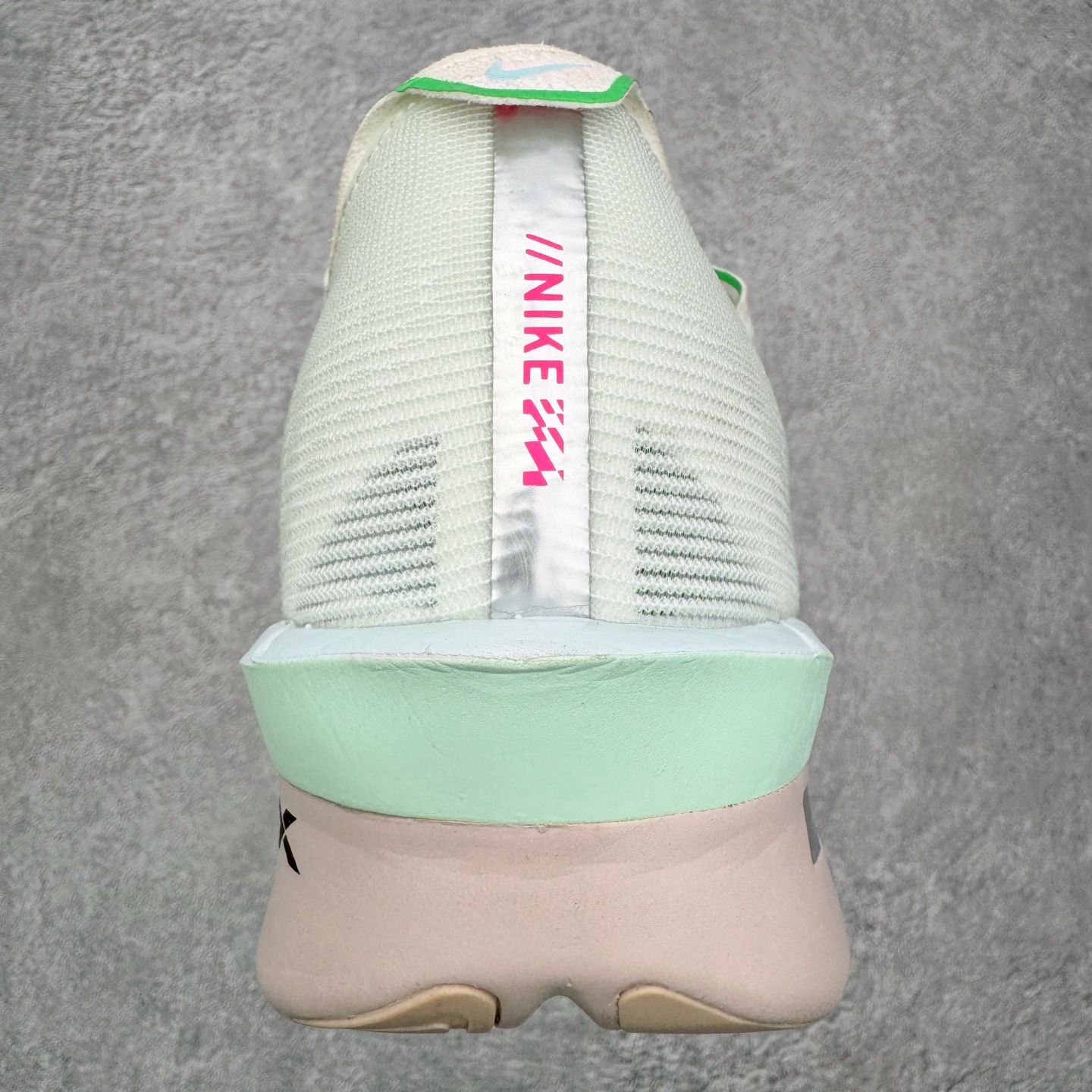 图片[8]-＃QD纯原 Jakob A. Ingebrigtsen x NK Zoom VaporFly Next 4% 舒适百搭透气回弹低帮短跑马拉松跑步鞋 HF6414-101 泰光Zp特供批次 市面唯一支持实战的跑鞋 原档案数据原厂网纱 正确高频花纹 前后掌内置Zoom Air气垫 原装MD大底 脚感完美还原 原盒原配 QC检验、钢印 俱全 原底科技 同步原版 脚感堪比Boost 采用精致醒目设计，精准诠释雅各布·因格布里格森的风格，聚焦他的核心信念：家庭与夺冠。该鞋款在前代鞋款的基础上减轻重量，但不影响性能表现。碳纤维 Flyplate 结合出众回弹的ZoomX泡绵中底，缔造比赛日佳选，令你快意难挡，疾速冲刺。这款公路竞速跑步鞋具备匠心品质，无论是日常畅跑还是马拉松，皆可轻松驾驭，是雅各布的信赖之选。尺码：36 36.5 37.5 38 38.5 39 40 40.5 41 42 42.5 43 44 44.5 45-选品中心