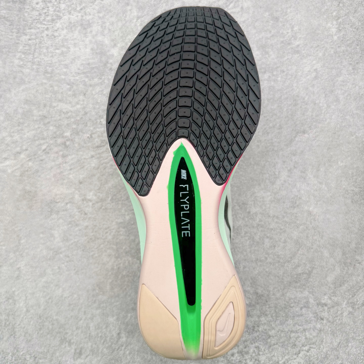 图片[9]-＃QD纯原 Jakob A. Ingebrigtsen x NK Zoom VaporFly Next 4% 舒适百搭透气回弹低帮短跑马拉松跑步鞋 HF6414-101 泰光Zp特供批次 市面唯一支持实战的跑鞋 原档案数据原厂网纱 正确高频花纹 前后掌内置Zoom Air气垫 原装MD大底 脚感完美还原 原盒原配 QC检验、钢印 俱全 原底科技 同步原版 脚感堪比Boost 采用精致醒目设计，精准诠释雅各布·因格布里格森的风格，聚焦他的核心信念：家庭与夺冠。该鞋款在前代鞋款的基础上减轻重量，但不影响性能表现。碳纤维 Flyplate 结合出众回弹的ZoomX泡绵中底，缔造比赛日佳选，令你快意难挡，疾速冲刺。这款公路竞速跑步鞋具备匠心品质，无论是日常畅跑还是马拉松，皆可轻松驾驭，是雅各布的信赖之选。尺码：36 36.5 37.5 38 38.5 39 40 40.5 41 42 42.5 43 44 44.5 45-选品中心