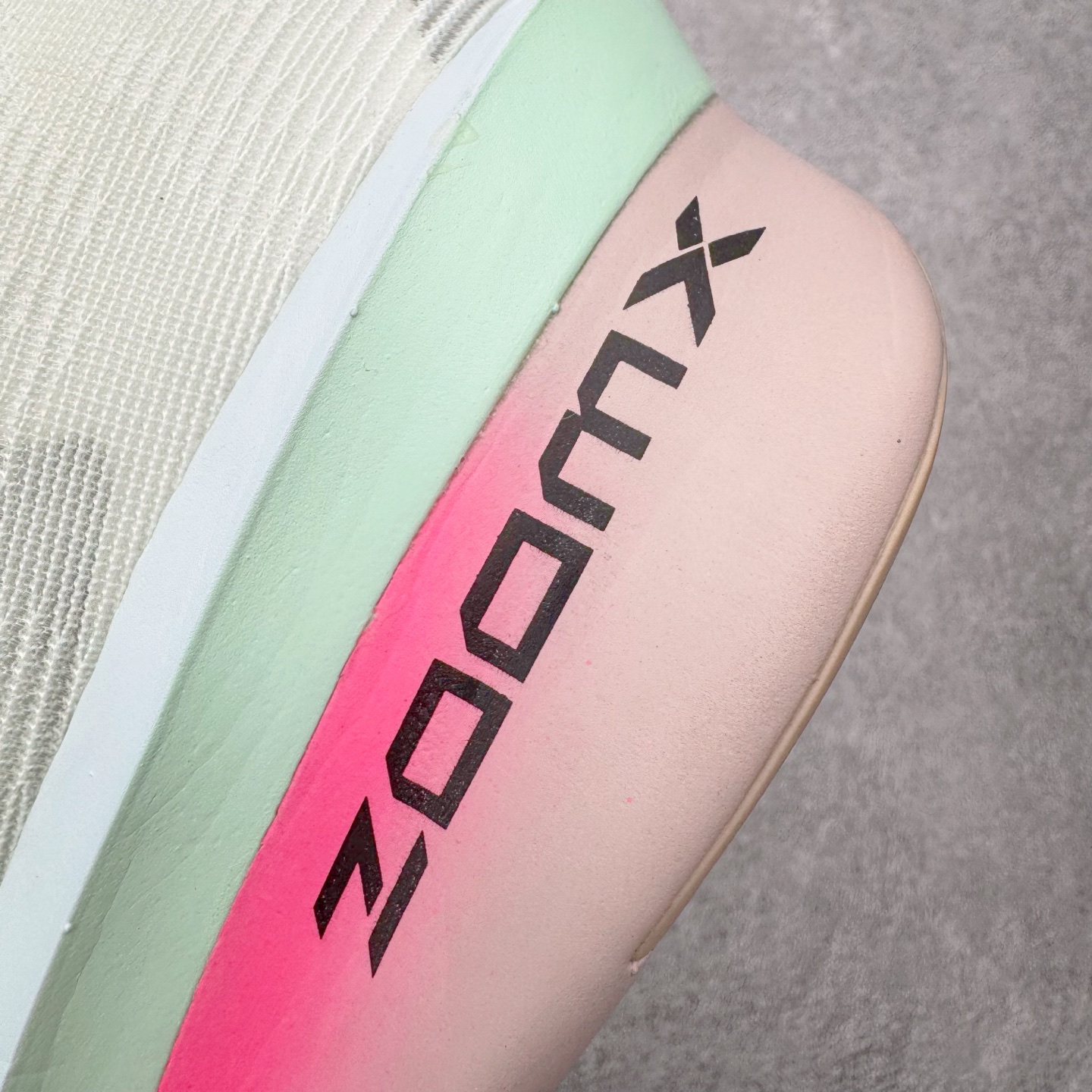 图片[14]-＃QD纯原 Jakob A. Ingebrigtsen x NK Zoom VaporFly Next 4% 舒适百搭透气回弹低帮短跑马拉松跑步鞋 HF6414-101 泰光Zp特供批次 市面唯一支持实战的跑鞋 原档案数据原厂网纱 正确高频花纹 前后掌内置Zoom Air气垫 原装MD大底 脚感完美还原 原盒原配 QC检验、钢印 俱全 原底科技 同步原版 脚感堪比Boost 采用精致醒目设计，精准诠释雅各布·因格布里格森的风格，聚焦他的核心信念：家庭与夺冠。该鞋款在前代鞋款的基础上减轻重量，但不影响性能表现。碳纤维 Flyplate 结合出众回弹的ZoomX泡绵中底，缔造比赛日佳选，令你快意难挡，疾速冲刺。这款公路竞速跑步鞋具备匠心品质，无论是日常畅跑还是马拉松，皆可轻松驾驭，是雅各布的信赖之选。尺码：36 36.5 37.5 38 38.5 39 40 40.5 41 42 42.5 43 44 44.5 45-选品中心