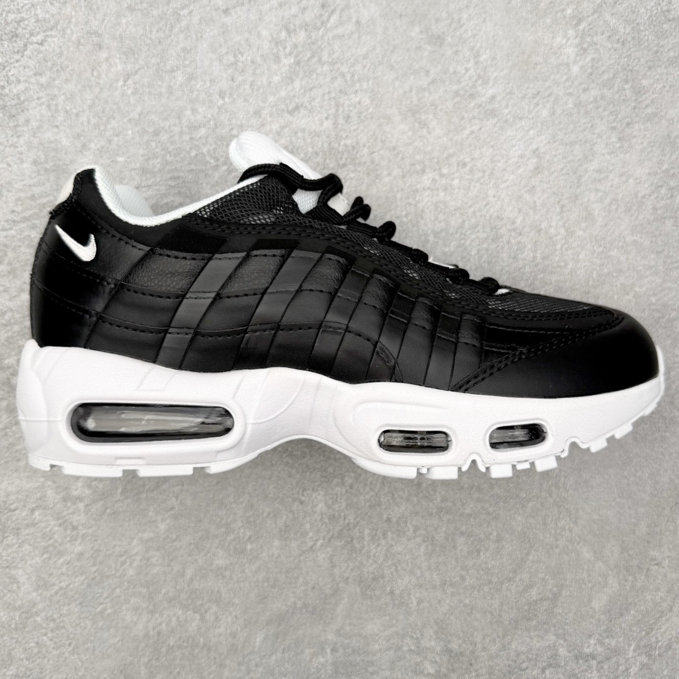图片[7]-＃MX版 NK Air Max 95 复古减震气垫跑鞋 经典重温 外单专供大厂出品 品质稳定 一百余色 终端操作 鞋款设计灵感源于人体构造 中底设计基于人体的脊柱构造 是整体设计的核心 尼龙孔眼代表了肋骨 而分层式面板和网眼象征着肌肉纤维和肉体组织 Air Max 95采用了两个独立的吹塑成型的Air-Sole单元 并首次在前掌使用可视化气垫设计 Swoosh logo夜当作一个 点符号放在了鞋子的后帮位置 20年的发展让 AIR MAX 95有了不同的故事 20年后再度面向世人的时候 焕然一新的面貌 让人有了另外一种清新脱俗的感觉 尺码：36 36.5 37.5 38 38.5 39 40 40.5 41 42 42.5 43 44 44.5 45 46-选品中心