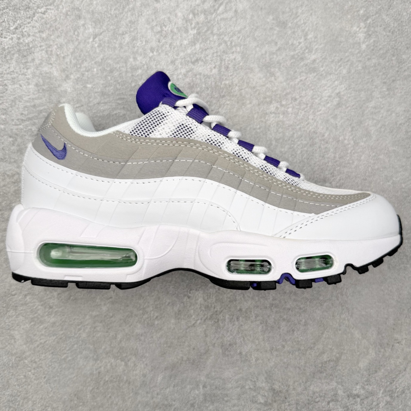 图片[8]-＃MX版 NK Air Max 95 复古减震气垫跑鞋 经典重温 外单专供大厂出品 品质稳定 一百余色 终端操作 鞋款设计灵感源于人体构造 中底设计基于人体的脊柱构造 是整体设计的核心 尼龙孔眼代表了肋骨 而分层式面板和网眼象征着肌肉纤维和肉体组织 Air Max 95采用了两个独立的吹塑成型的Air-Sole单元 并首次在前掌使用可视化气垫设计 Swoosh logo夜当作一个 点符号放在了鞋子的后帮位置 20年的发展让 AIR MAX 95有了不同的故事 20年后再度面向世人的时候 焕然一新的面貌 让人有了另外一种清新脱俗的感觉 尺码：36 36.5 37.5 38 38.5 39 40 40.5 41 42 42.5 43 44 44.5 45 46-选品中心