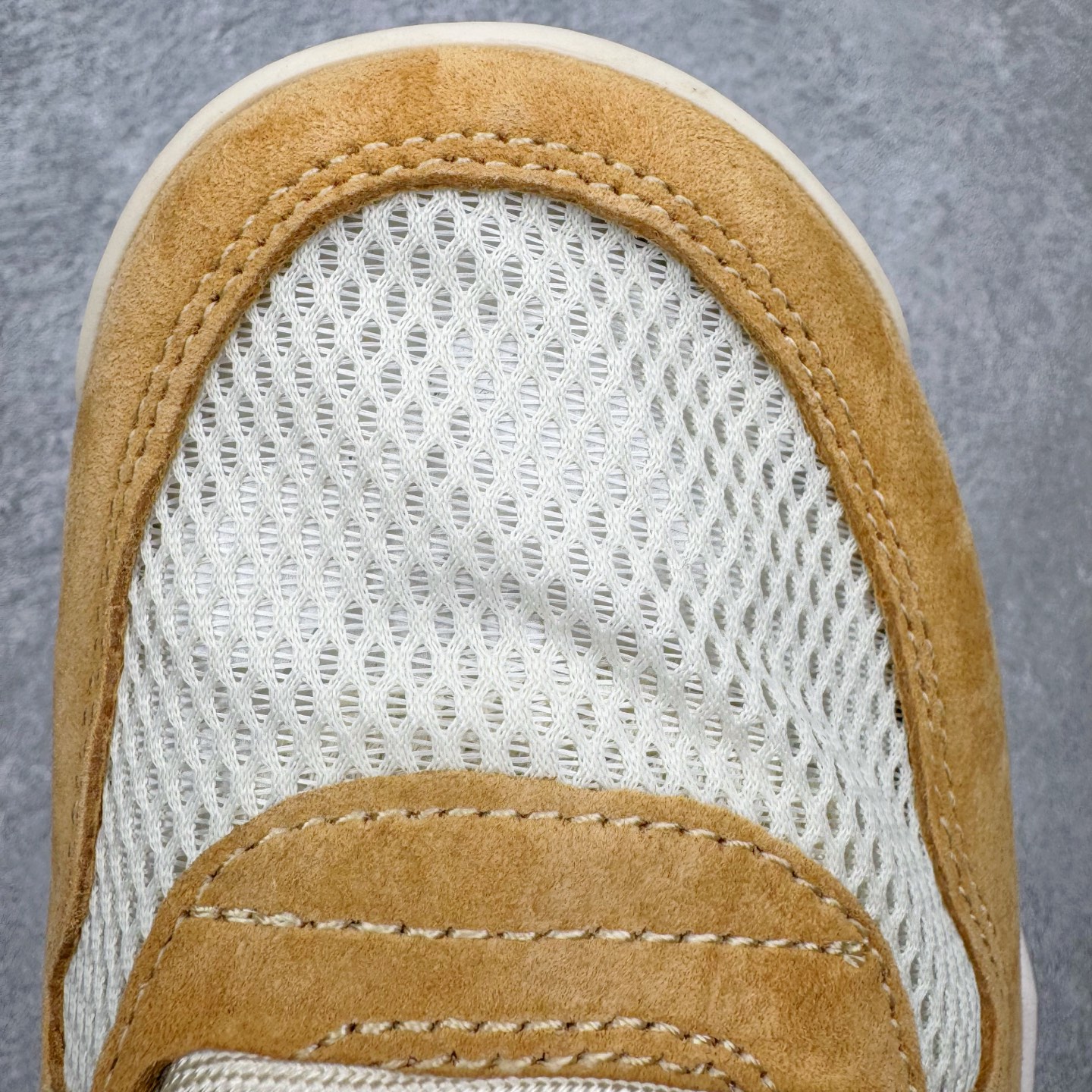 图片[16]-＃PK纯原福利 GD权志龙大爱款式❤️神级之作回归 艺术家Tom Sachs x NK Craft Mars Yard 2.0 联名宇航员神游太空百搭休闲运动透气慢跑鞋 复古做旧黄红勾 AA2261-100 正确原厂钢印 正确中底针车工艺 原装配件原盒原标 原装进口鞋垫 进口乳胶#原档案私模大底打造 韩国大宇原厂网纱 台湾进口丝绒猪巴革材质饰片 中底外后侧带四杠竖纹原装鞋垫 泡棉乳胶缓震 全套完美原装配件及包装物 经过五年时间的等待 被视为神级球鞋之作的 Craft Mars Yard 终于以 2.0 的姿态回归 艺术家 Tom Sachs 在延续经典外观与配色组合的同时 将Craft Mars Yard 进行全面升级 以更加透气的涤纶经编针织网眼取代之前的特殊 Vectran 材质 并在鞋面上加入 X 型走线提高耐磨特性 而经过改良之后的 SFB 特种部队靴大底亦更加适合在城市环境着用 此外网面层和软木层的双内底设计更是为营造赤脚穿着体验特别优化 尺码：38 38.5 39 40 40.5 41 42 42.5 43 44 44.5 45 46-选品中心