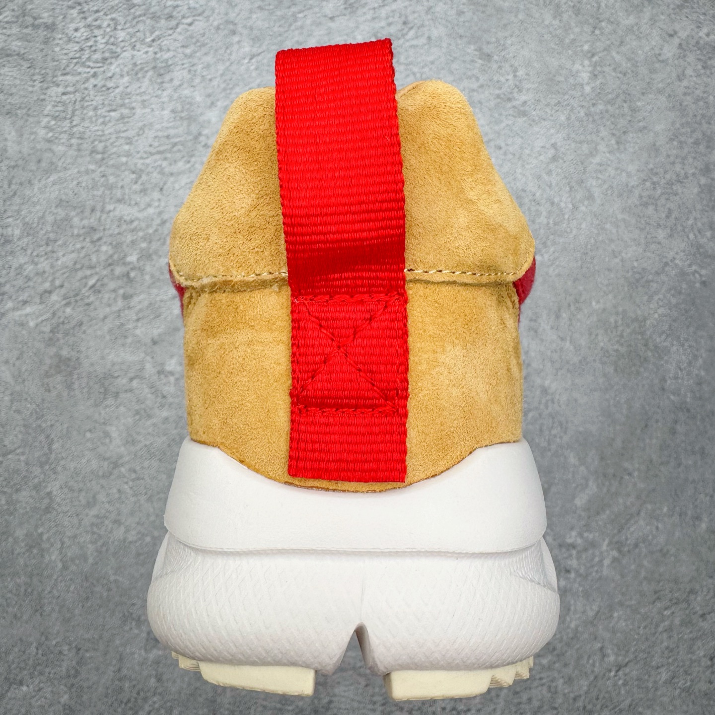 图片[8]-＃PK纯原福利 GD权志龙大爱款式❤️神级之作回归 艺术家Tom Sachs x NK Craft Mars Yard 2.0 联名宇航员神游太空百搭休闲运动透气慢跑鞋 复古做旧黄红勾 AA2261-100 正确原厂钢印 正确中底针车工艺 原装配件原盒原标 原装进口鞋垫 进口乳胶#原档案私模大底打造 韩国大宇原厂网纱 台湾进口丝绒猪巴革材质饰片 中底外后侧带四杠竖纹原装鞋垫 泡棉乳胶缓震 全套完美原装配件及包装物 经过五年时间的等待 被视为神级球鞋之作的 Craft Mars Yard 终于以 2.0 的姿态回归 艺术家 Tom Sachs 在延续经典外观与配色组合的同时 将Craft Mars Yard 进行全面升级 以更加透气的涤纶经编针织网眼取代之前的特殊 Vectran 材质 并在鞋面上加入 X 型走线提高耐磨特性 而经过改良之后的 SFB 特种部队靴大底亦更加适合在城市环境着用 此外网面层和软木层的双内底设计更是为营造赤脚穿着体验特别优化 尺码：38 38.5 39 40 40.5 41 42 42.5 43 44 44.5 45 46-选品中心