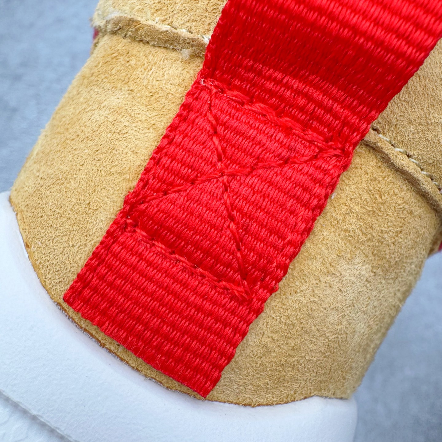 图片[13]-＃PK纯原福利 GD权志龙大爱款式❤️神级之作回归 艺术家Tom Sachs x NK Craft Mars Yard 2.0 联名宇航员神游太空百搭休闲运动透气慢跑鞋 复古做旧黄红勾 AA2261-100 正确原厂钢印 正确中底针车工艺 原装配件原盒原标 原装进口鞋垫 进口乳胶#原档案私模大底打造 韩国大宇原厂网纱 台湾进口丝绒猪巴革材质饰片 中底外后侧带四杠竖纹原装鞋垫 泡棉乳胶缓震 全套完美原装配件及包装物 经过五年时间的等待 被视为神级球鞋之作的 Craft Mars Yard 终于以 2.0 的姿态回归 艺术家 Tom Sachs 在延续经典外观与配色组合的同时 将Craft Mars Yard 进行全面升级 以更加透气的涤纶经编针织网眼取代之前的特殊 Vectran 材质 并在鞋面上加入 X 型走线提高耐磨特性 而经过改良之后的 SFB 特种部队靴大底亦更加适合在城市环境着用 此外网面层和软木层的双内底设计更是为营造赤脚穿着体验特别优化 尺码：38 38.5 39 40 40.5 41 42 42.5 43 44 44.5 45 46-选品中心
