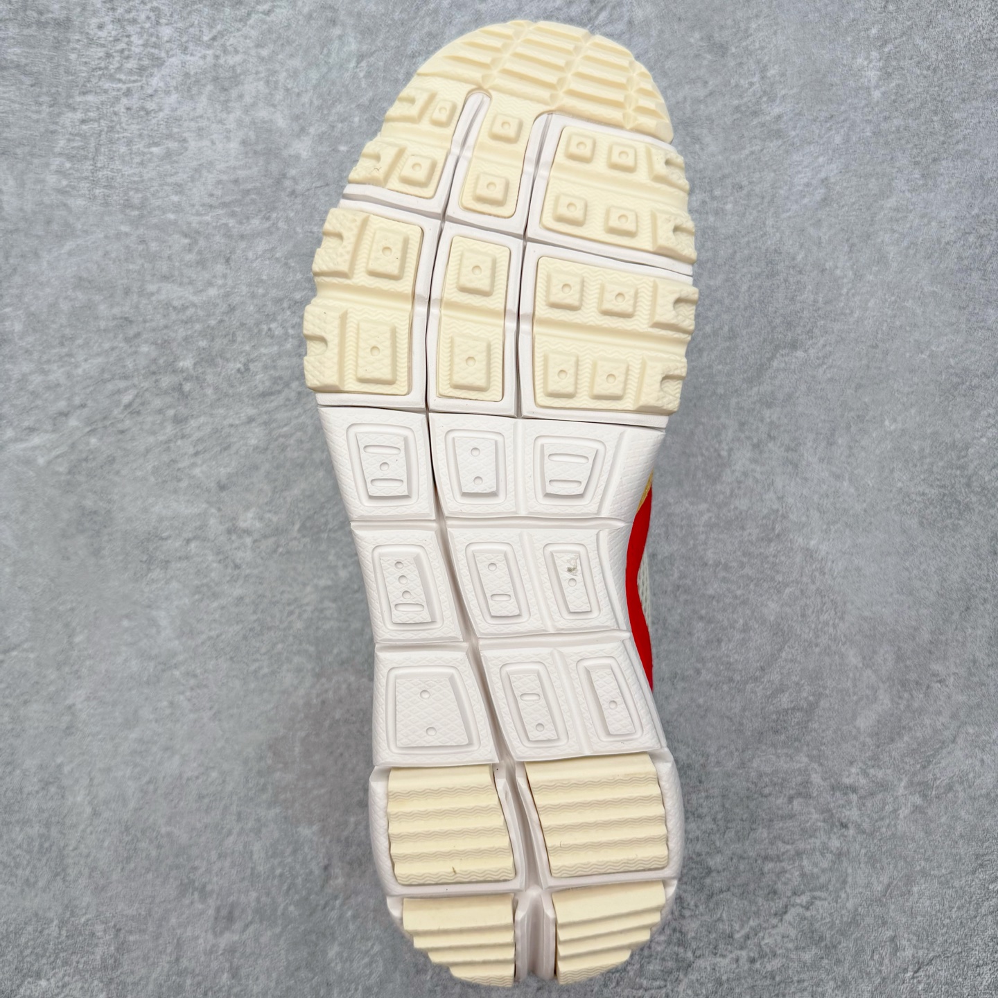 图片[9]-＃PK纯原福利 GD权志龙大爱款式❤️神级之作回归 艺术家Tom Sachs x NK Craft Mars Yard 2.0 联名宇航员神游太空百搭休闲运动透气慢跑鞋 复古做旧黄红勾 AA2261-100 正确原厂钢印 正确中底针车工艺 原装配件原盒原标 原装进口鞋垫 进口乳胶#原档案私模大底打造 韩国大宇原厂网纱 台湾进口丝绒猪巴革材质饰片 中底外后侧带四杠竖纹原装鞋垫 泡棉乳胶缓震 全套完美原装配件及包装物 经过五年时间的等待 被视为神级球鞋之作的 Craft Mars Yard 终于以 2.0 的姿态回归 艺术家 Tom Sachs 在延续经典外观与配色组合的同时 将Craft Mars Yard 进行全面升级 以更加透气的涤纶经编针织网眼取代之前的特殊 Vectran 材质 并在鞋面上加入 X 型走线提高耐磨特性 而经过改良之后的 SFB 特种部队靴大底亦更加适合在城市环境着用 此外网面层和软木层的双内底设计更是为营造赤脚穿着体验特别优化 尺码：38 38.5 39 40 40.5 41 42 42.5 43 44 44.5 45 46-选品中心