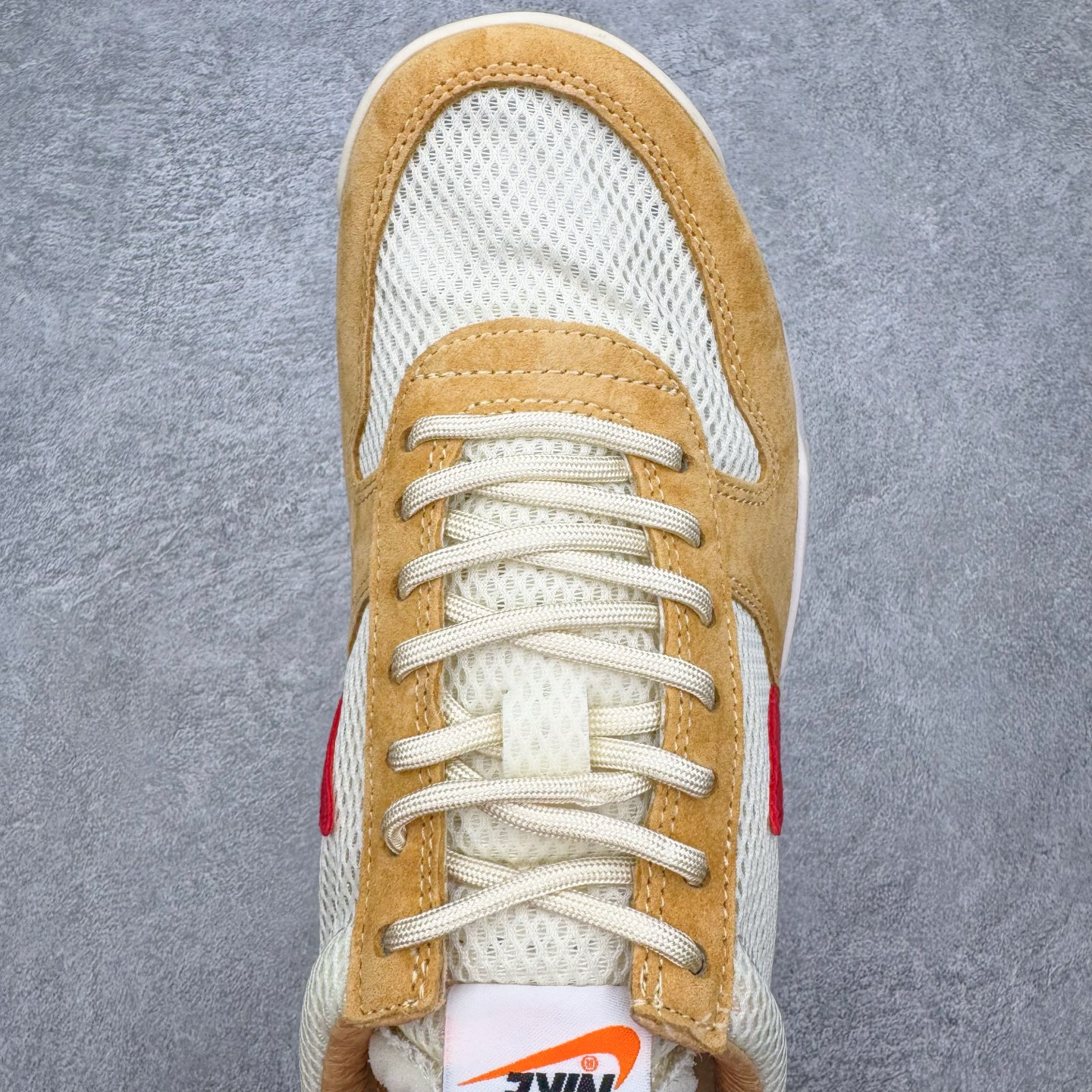 图片[4]-＃PK纯原福利 GD权志龙大爱款式❤️神级之作回归 艺术家Tom Sachs x NK Craft Mars Yard 2.0 联名宇航员神游太空百搭休闲运动透气慢跑鞋 复古做旧黄红勾 AA2261-100 正确原厂钢印 正确中底针车工艺 原装配件原盒原标 原装进口鞋垫 进口乳胶#原档案私模大底打造 韩国大宇原厂网纱 台湾进口丝绒猪巴革材质饰片 中底外后侧带四杠竖纹原装鞋垫 泡棉乳胶缓震 全套完美原装配件及包装物 经过五年时间的等待 被视为神级球鞋之作的 Craft Mars Yard 终于以 2.0 的姿态回归 艺术家 Tom Sachs 在延续经典外观与配色组合的同时 将Craft Mars Yard 进行全面升级 以更加透气的涤纶经编针织网眼取代之前的特殊 Vectran 材质 并在鞋面上加入 X 型走线提高耐磨特性 而经过改良之后的 SFB 特种部队靴大底亦更加适合在城市环境着用 此外网面层和软木层的双内底设计更是为营造赤脚穿着体验特别优化 尺码：38 38.5 39 40 40.5 41 42 42.5 43 44 44.5 45 46-选品中心
