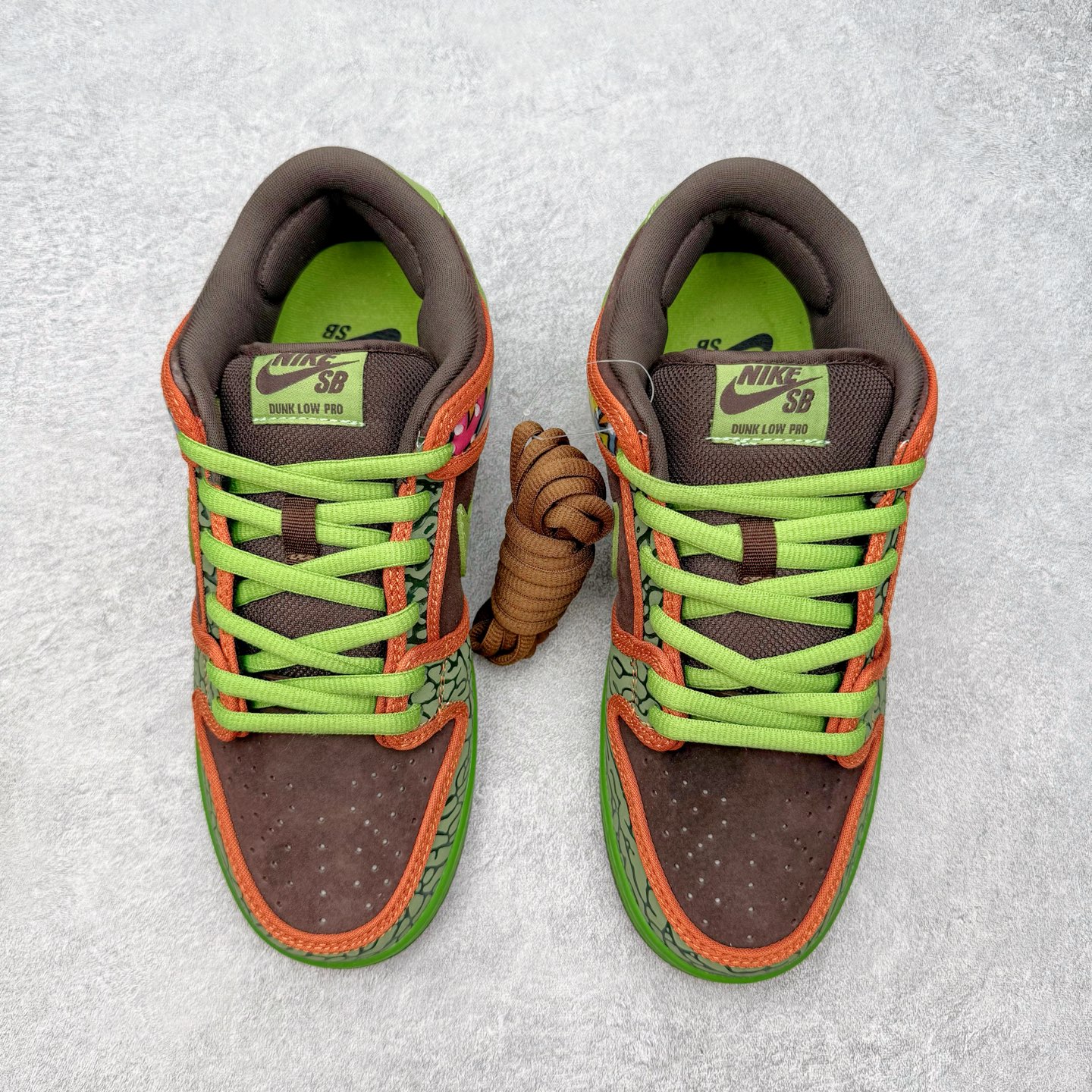 图片[2]-＃SS史诗 NK SB Dunk Low 潮流时尚舒适防滑耐磨低帮板鞋 太阳花棕绿 789841-332 全网最全Dunk系列配色 实力大厂出品 新配色陆续开发 利润个位数只为口碑 超强性价比 全套原纸板楦头开发 确保原汁原味 完美呈现DUNK版型 一比一鞋头弧度高度鞋身弧度 此版本只针对中端市场 皮料材质有所更替 其他数据细节工艺流程均保持一致 绝不口嗨 细节品控鞋型随意对比 独家私模官方第六代原厂航空铝磨具打磨大底 鞋头坡度极致还原 无解鞋型 原盒原配 圈内天花板工艺 原厂玻璃冲刀 超高清洁度 全鞋零毛边皮料切割 原厂中底布点胶 中底布拉帮走线遵循公司 尺码：36 36.5 37.5 38 38.5 39 40 40.5 41 42 42.5 43 44 44.5 45 46-选品中心