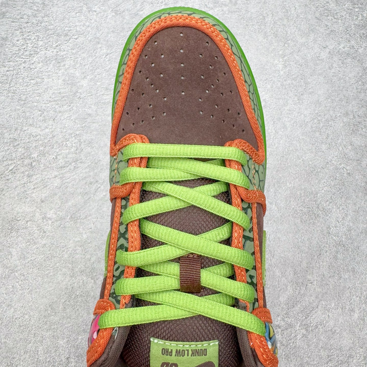 图片[4]-＃SS史诗 NK SB Dunk Low 潮流时尚舒适防滑耐磨低帮板鞋 太阳花棕绿 789841-332 全网最全Dunk系列配色 实力大厂出品 新配色陆续开发 利润个位数只为口碑 超强性价比 全套原纸板楦头开发 确保原汁原味 完美呈现DUNK版型 一比一鞋头弧度高度鞋身弧度 此版本只针对中端市场 皮料材质有所更替 其他数据细节工艺流程均保持一致 绝不口嗨 细节品控鞋型随意对比 独家私模官方第六代原厂航空铝磨具打磨大底 鞋头坡度极致还原 无解鞋型 原盒原配 圈内天花板工艺 原厂玻璃冲刀 超高清洁度 全鞋零毛边皮料切割 原厂中底布点胶 中底布拉帮走线遵循公司 尺码：36 36.5 37.5 38 38.5 39 40 40.5 41 42 42.5 43 44 44.5 45 46-选品中心