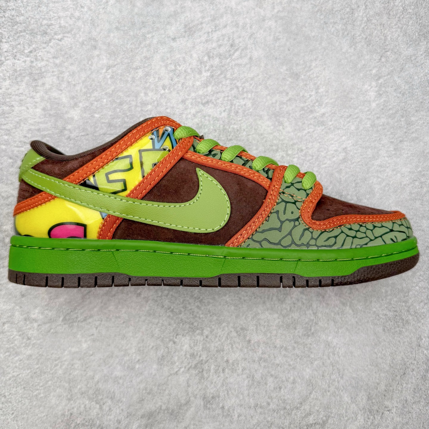 ＃SS史诗 NK SB Dunk Low 潮流时尚舒适防滑耐磨低帮板鞋 太阳花棕绿 789841-332 全网最全Dunk系列配色 实力大厂出品 新配色陆续开发 利润个位数只为口碑 超强性价比 全套原纸板楦头开发 确保原汁原味 完美呈现DUNK版型 一比一鞋头弧度高度鞋身弧度 此版本只针对中端市场 皮料材质有所更替 其他数据细节工艺流程均保持一致 绝不口嗨 细节品控鞋型随意对比 独家私模官方第六代原厂航空铝磨具打磨大底 鞋头坡度极致还原 无解鞋型 原盒原配 圈内天花板工艺 原厂玻璃冲刀 超高清洁度 全鞋零毛边皮料切割 原厂中底布点胶 中底布拉帮走线遵循公司 尺码：36 36.5 37.5 38 38.5 39 40 40.5 41 42 42.5 43 44 44.5 45 46-选品中心
