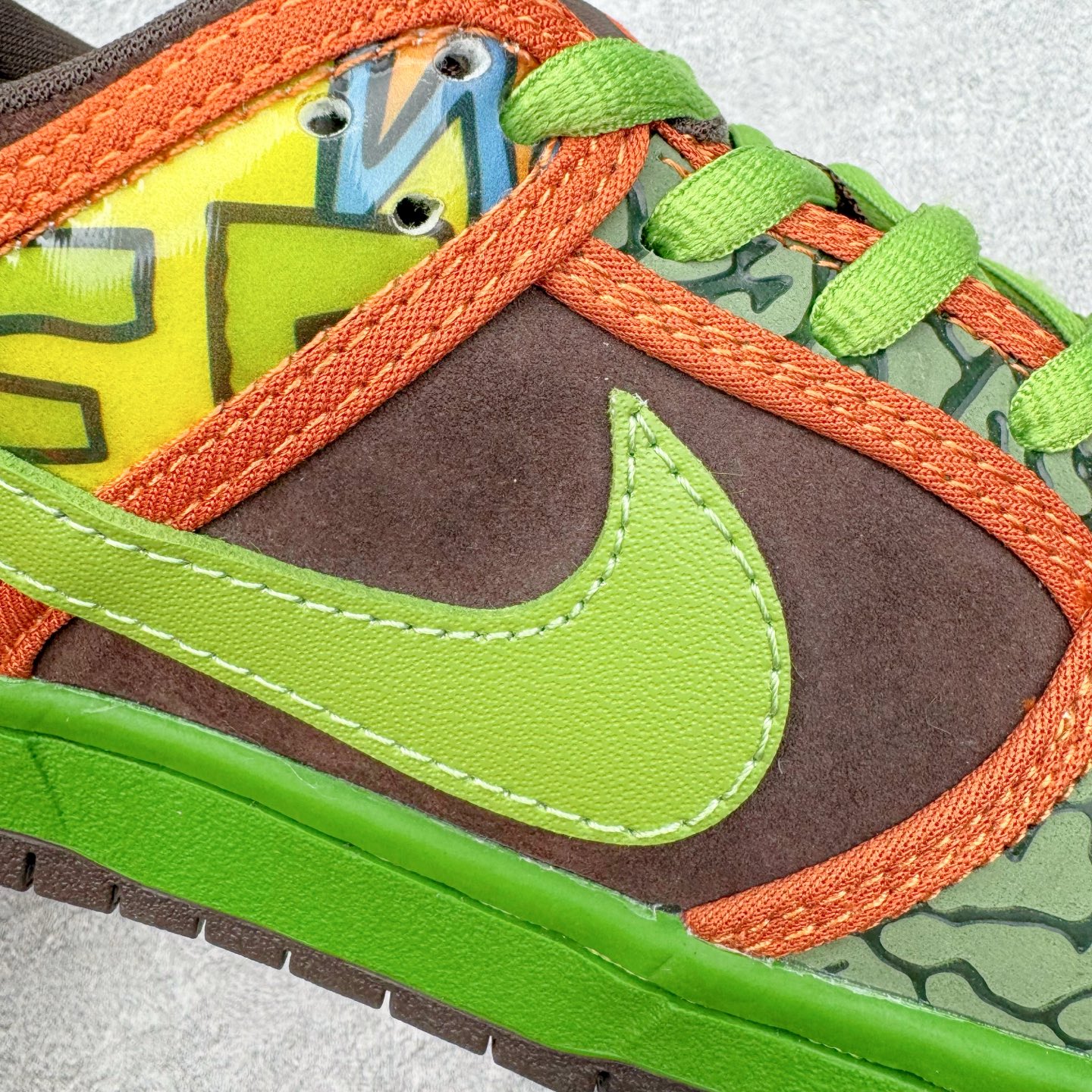 图片[16]-＃SS史诗 NK SB Dunk Low 潮流时尚舒适防滑耐磨低帮板鞋 太阳花棕绿 789841-332 全网最全Dunk系列配色 实力大厂出品 新配色陆续开发 利润个位数只为口碑 超强性价比 全套原纸板楦头开发 确保原汁原味 完美呈现DUNK版型 一比一鞋头弧度高度鞋身弧度 此版本只针对中端市场 皮料材质有所更替 其他数据细节工艺流程均保持一致 绝不口嗨 细节品控鞋型随意对比 独家私模官方第六代原厂航空铝磨具打磨大底 鞋头坡度极致还原 无解鞋型 原盒原配 圈内天花板工艺 原厂玻璃冲刀 超高清洁度 全鞋零毛边皮料切割 原厂中底布点胶 中底布拉帮走线遵循公司 尺码：36 36.5 37.5 38 38.5 39 40 40.5 41 42 42.5 43 44 44.5 45 46-选品中心