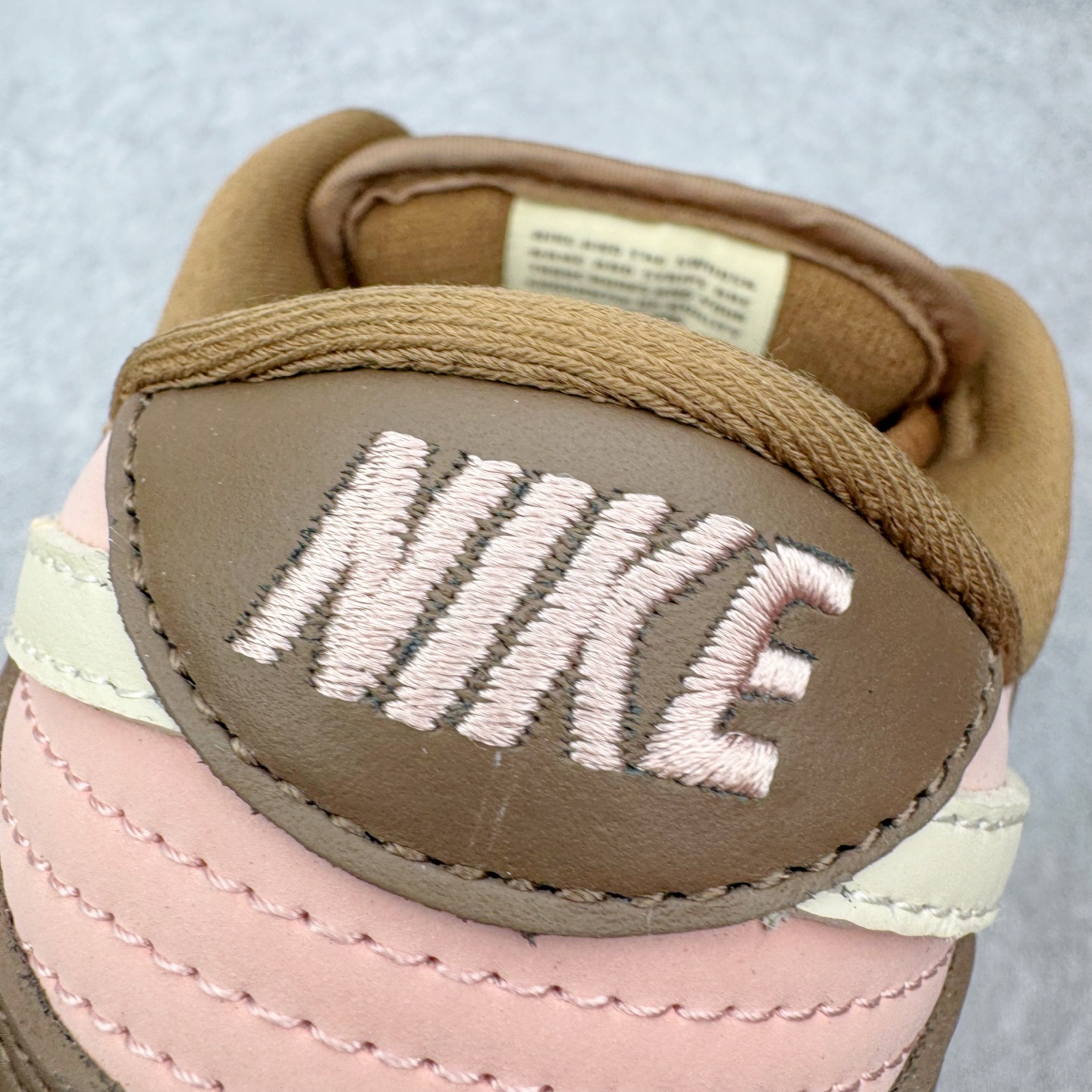 图片[16]-＃SS史诗 NK SB Dunk Low 潮流时尚舒适防滑耐磨低帮板鞋 全网最全Dunk系列配色 实力大厂出品 新配色陆续开发 利润个位数只为口碑 超强性价比 全套原纸板楦头开发 确保原汁原味 完美呈现DUNK版型 一比一鞋头弧度高度鞋身弧度 此版本只针对中端市场 皮料材质有所更替 其他数据细节工艺流程均保持一致 绝不口嗨 细节品控鞋型随意对比 独家私模官方第六代原厂航空铝磨具打磨大底 鞋头坡度极致还原 无解鞋型 原盒原配 圈内天花板工艺 原厂玻璃冲刀 超高清洁度 全鞋零毛边皮料切割 原厂中底布点胶 中底布拉帮走线遵循公司 尺码：36 36.5 37.5 38 38.5 39 40 40.5 41 42 42.5 43 44 44.5 45 46-选品中心