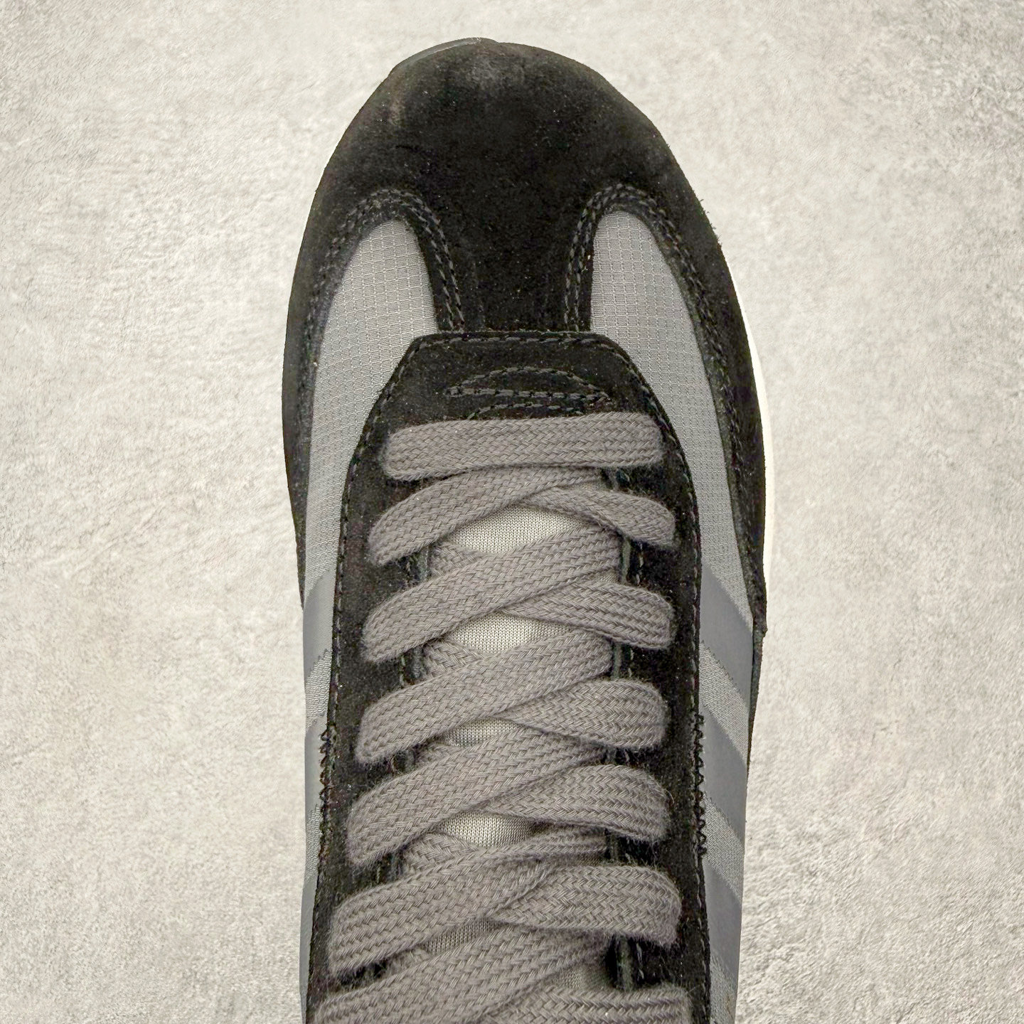 图片[4]-AD Adizero EVO SL 72 马拉松竞速专业跑鞋 CELERMESH针织网面非常轻薄 纤维间的缝隙很大 可以保证跑步时的透气、排汗效果 鞋舌直接与两侧的内衬和鞋底连接在一起 在跑步过程中不会被鞋舌的左右移动所困扰 在标准鞋带孔的基础上再拓宽一组鞋带孔 适合不同脚型的需求 突破性 EnergyRods 技术，有助于跑者实现更好的成绩 中底独特的LIGHTSTRIKE PRO泡棉材质 微弹感觉在跑步过程中给予了良好的支撑体验 对于顶级精英和高水平进阶跑者来说 ADIOS PRO是一双值得信赖的竞速比赛用鞋 尺码：36 36.5 37.5 38 38.5 39 40 40.5 41 42 42.5 43 44 44.5 45-选品中心