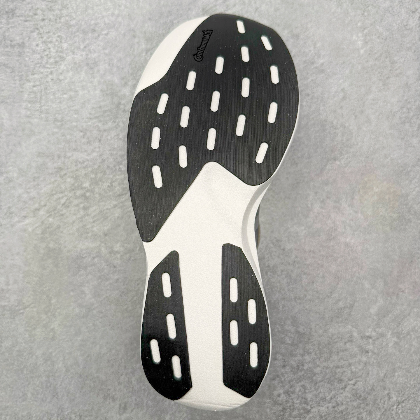 图片[9]-AD Adizero EVO SL 72 马拉松竞速专业跑鞋 CELERMESH针织网面非常轻薄 纤维间的缝隙很大 可以保证跑步时的透气、排汗效果 鞋舌直接与两侧的内衬和鞋底连接在一起 在跑步过程中不会被鞋舌的左右移动所困扰 在标准鞋带孔的基础上再拓宽一组鞋带孔 适合不同脚型的需求 突破性 EnergyRods 技术，有助于跑者实现更好的成绩 中底独特的LIGHTSTRIKE PRO泡棉材质 微弹感觉在跑步过程中给予了良好的支撑体验 对于顶级精英和高水平进阶跑者来说 ADIOS PRO是一双值得信赖的竞速比赛用鞋 尺码：36 36.5 37.5 38 38.5 39 40 40.5 41 42 42.5 43 44 44.5 45-选品中心