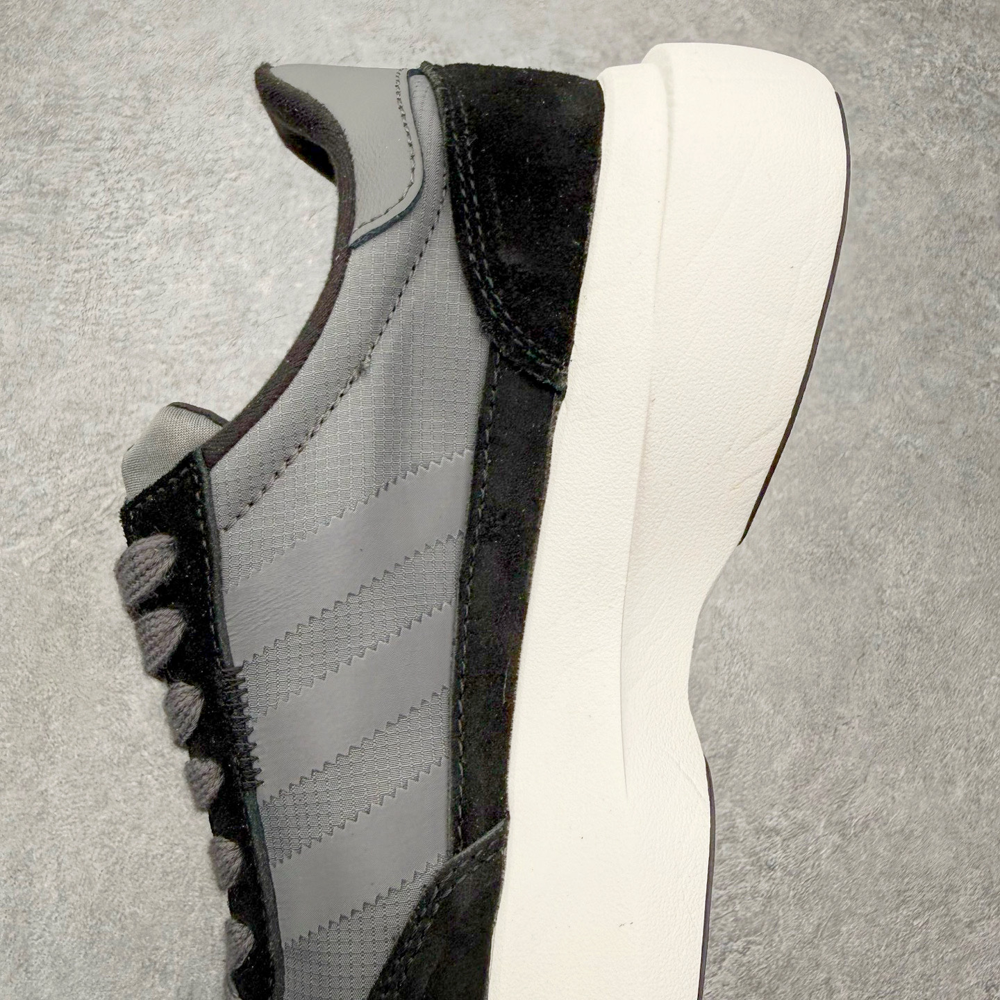 图片[7]-AD Adizero EVO SL 72 马拉松竞速专业跑鞋 CELERMESH针织网面非常轻薄 纤维间的缝隙很大 可以保证跑步时的透气、排汗效果 鞋舌直接与两侧的内衬和鞋底连接在一起 在跑步过程中不会被鞋舌的左右移动所困扰 在标准鞋带孔的基础上再拓宽一组鞋带孔 适合不同脚型的需求 突破性 EnergyRods 技术，有助于跑者实现更好的成绩 中底独特的LIGHTSTRIKE PRO泡棉材质 微弹感觉在跑步过程中给予了良好的支撑体验 对于顶级精英和高水平进阶跑者来说 ADIOS PRO是一双值得信赖的竞速比赛用鞋 尺码：36 36.5 37.5 38 38.5 39 40 40.5 41 42 42.5 43 44 44.5 45-选品中心