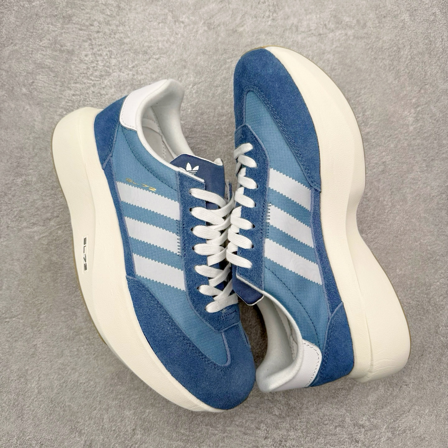 图片[3]-AD Adizero EVO SL 72 马拉松竞速专业跑鞋 CELERMESH针织网面非常轻薄 纤维间的缝隙很大 可以保证跑步时的透气、排汗效果 鞋舌直接与两侧的内衬和鞋底连接在一起 在跑步过程中不会被鞋舌的左右移动所困扰 在标准鞋带孔的基础上再拓宽一组鞋带孔 适合不同脚型的需求 突破性 EnergyRods 技术，有助于跑者实现更好的成绩 中底独特的LIGHTSTRIKE PRO泡棉材质 微弹感觉在跑步过程中给予了良好的支撑体验 对于顶级精英和高水平进阶跑者来说 ADIOS PRO是一双值得信赖的竞速比赛用鞋 尺码：36 36.5 37.5 38 38.5 39 40 40.5 41 42 42.5 43 44 44.5 45-选品中心