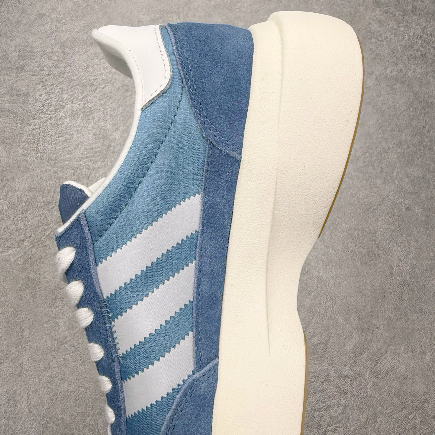 图片[7]-AD Adizero EVO SL 72 马拉松竞速专业跑鞋 CELERMESH针织网面非常轻薄 纤维间的缝隙很大 可以保证跑步时的透气、排汗效果 鞋舌直接与两侧的内衬和鞋底连接在一起 在跑步过程中不会被鞋舌的左右移动所困扰 在标准鞋带孔的基础上再拓宽一组鞋带孔 适合不同脚型的需求 突破性 EnergyRods 技术，有助于跑者实现更好的成绩 中底独特的LIGHTSTRIKE PRO泡棉材质 微弹感觉在跑步过程中给予了良好的支撑体验 对于顶级精英和高水平进阶跑者来说 ADIOS PRO是一双值得信赖的竞速比赛用鞋 尺码：36 36.5 37.5 38 38.5 39 40 40.5 41 42 42.5 43 44 44.5 45-选品中心