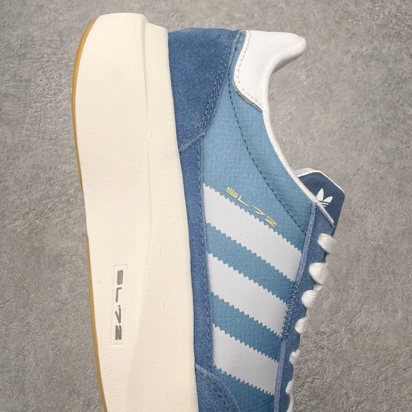 图片[6]-AD Adizero EVO SL 72 马拉松竞速专业跑鞋 CELERMESH针织网面非常轻薄 纤维间的缝隙很大 可以保证跑步时的透气、排汗效果 鞋舌直接与两侧的内衬和鞋底连接在一起 在跑步过程中不会被鞋舌的左右移动所困扰 在标准鞋带孔的基础上再拓宽一组鞋带孔 适合不同脚型的需求 突破性 EnergyRods 技术，有助于跑者实现更好的成绩 中底独特的LIGHTSTRIKE PRO泡棉材质 微弹感觉在跑步过程中给予了良好的支撑体验 对于顶级精英和高水平进阶跑者来说 ADIOS PRO是一双值得信赖的竞速比赛用鞋 尺码：36 36.5 37.5 38 38.5 39 40 40.5 41 42 42.5 43 44 44.5 45-选品中心