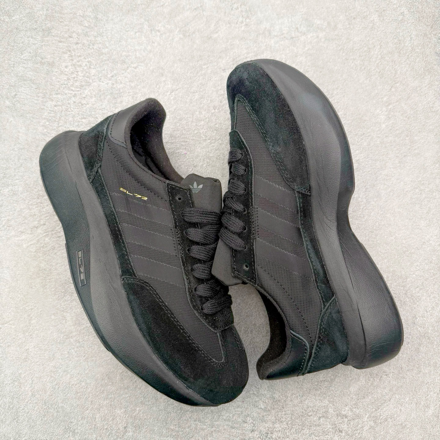 图片[3]-AD Adizero EVO SL 72 马拉松竞速专业跑鞋 CELERMESH针织网面非常轻薄 纤维间的缝隙很大 可以保证跑步时的透气、排汗效果 鞋舌直接与两侧的内衬和鞋底连接在一起 在跑步过程中不会被鞋舌的左右移动所困扰 在标准鞋带孔的基础上再拓宽一组鞋带孔 适合不同脚型的需求 突破性 EnergyRods 技术，有助于跑者实现更好的成绩 中底独特的LIGHTSTRIKE PRO泡棉材质 微弹感觉在跑步过程中给予了良好的支撑体验 对于顶级精英和高水平进阶跑者来说 ADIOS PRO是一双值得信赖的竞速比赛用鞋 尺码：36 36.5 37.5 38 38.5 39 40 40.5 41 42 42.5 43 44 44.5 45-选品中心