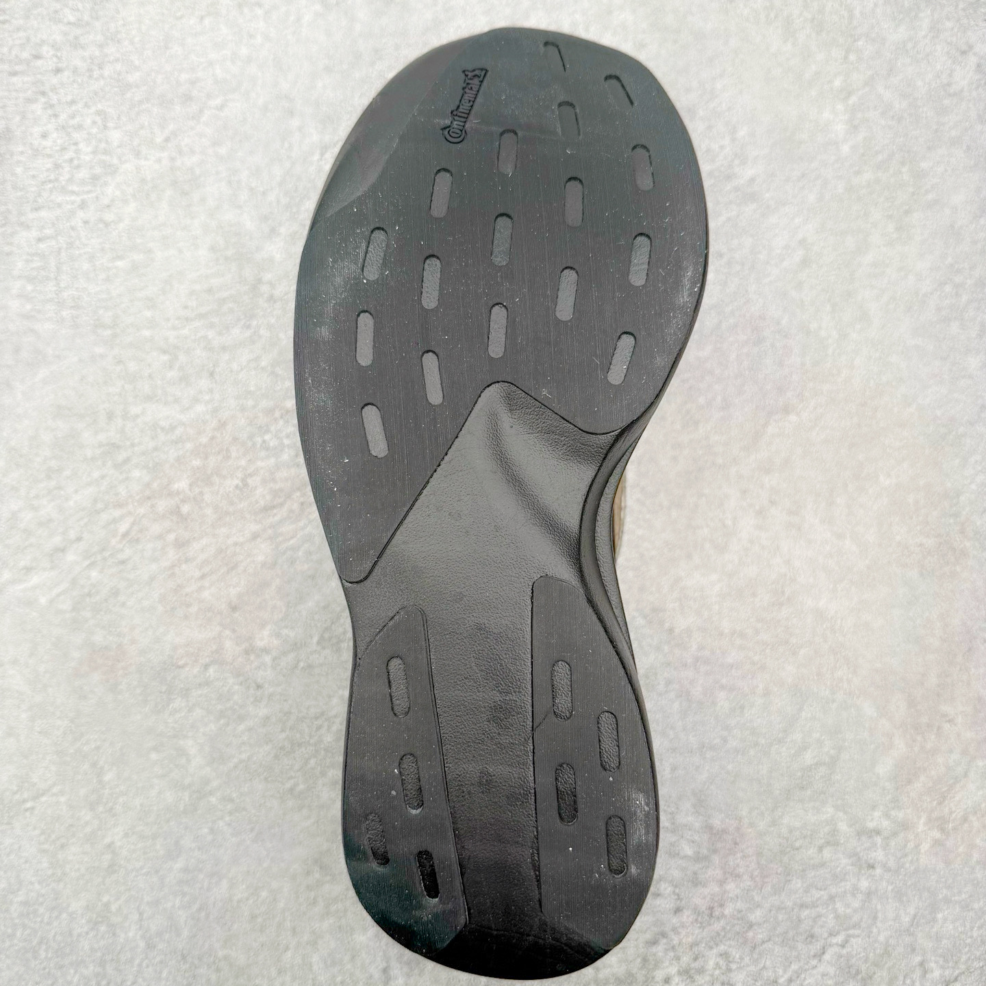 图片[9]-AD Adizero EVO SL 72 马拉松竞速专业跑鞋 CELERMESH针织网面非常轻薄 纤维间的缝隙很大 可以保证跑步时的透气、排汗效果 鞋舌直接与两侧的内衬和鞋底连接在一起 在跑步过程中不会被鞋舌的左右移动所困扰 在标准鞋带孔的基础上再拓宽一组鞋带孔 适合不同脚型的需求 突破性 EnergyRods 技术，有助于跑者实现更好的成绩 中底独特的LIGHTSTRIKE PRO泡棉材质 微弹感觉在跑步过程中给予了良好的支撑体验 对于顶级精英和高水平进阶跑者来说 ADIOS PRO是一双值得信赖的竞速比赛用鞋 尺码：36 36.5 37.5 38 38.5 39 40 40.5 41 42 42.5 43 44 44.5 45-选品中心