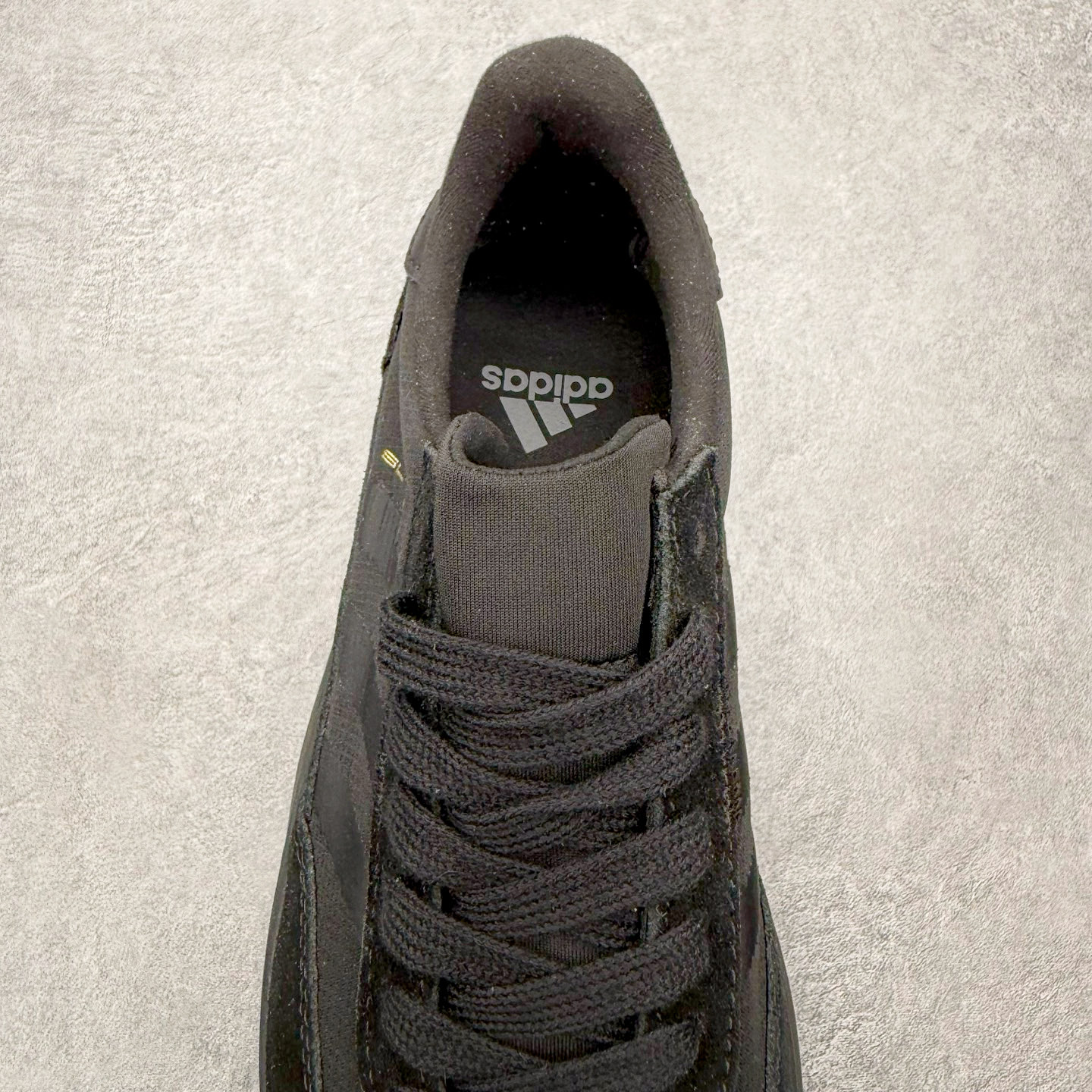图片[5]-AD Adizero EVO SL 72 马拉松竞速专业跑鞋 CELERMESH针织网面非常轻薄 纤维间的缝隙很大 可以保证跑步时的透气、排汗效果 鞋舌直接与两侧的内衬和鞋底连接在一起 在跑步过程中不会被鞋舌的左右移动所困扰 在标准鞋带孔的基础上再拓宽一组鞋带孔 适合不同脚型的需求 突破性 EnergyRods 技术，有助于跑者实现更好的成绩 中底独特的LIGHTSTRIKE PRO泡棉材质 微弹感觉在跑步过程中给予了良好的支撑体验 对于顶级精英和高水平进阶跑者来说 ADIOS PRO是一双值得信赖的竞速比赛用鞋 尺码：36 36.5 37.5 38 38.5 39 40 40.5 41 42 42.5 43 44 44.5 45-选品中心