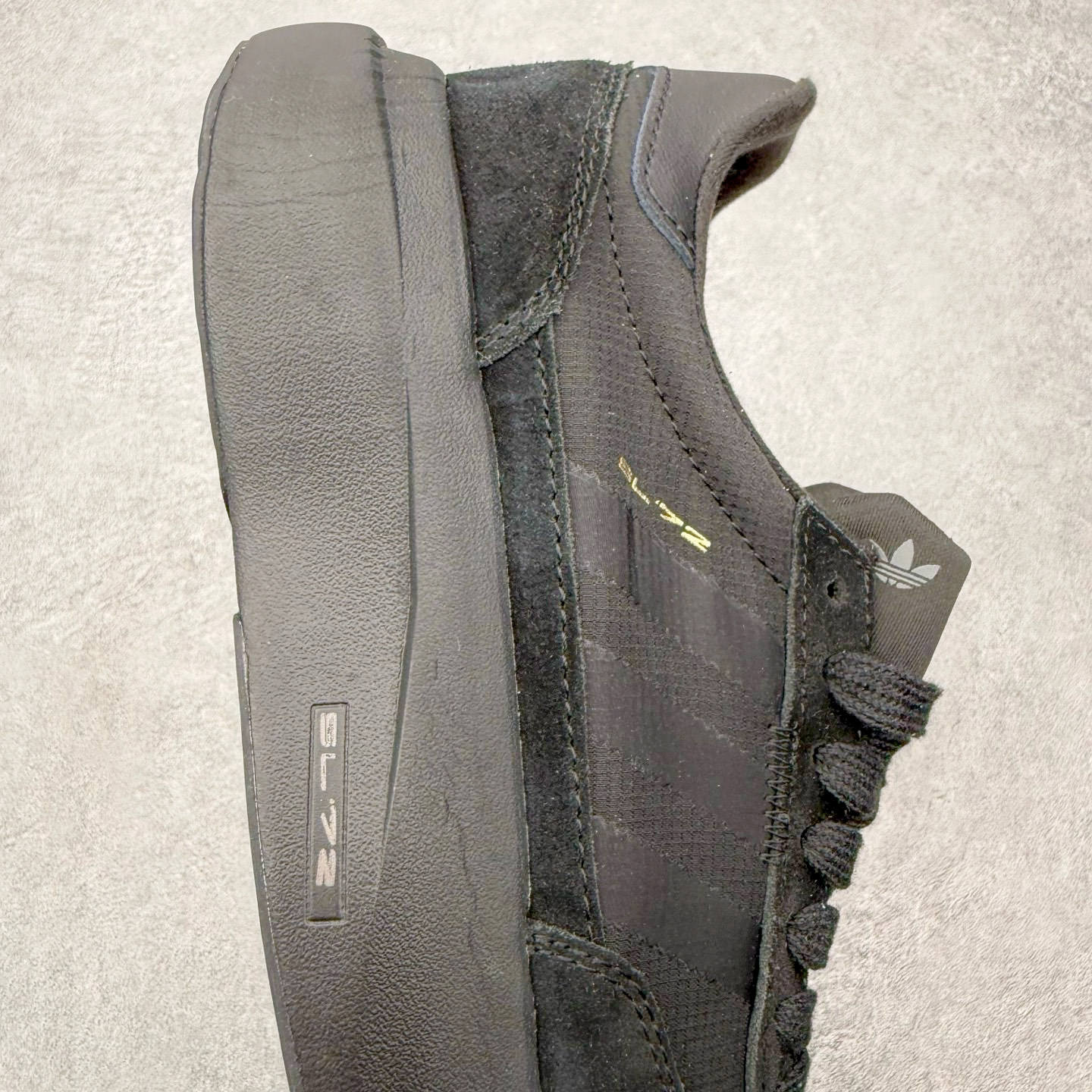 图片[6]-AD Adizero EVO SL 72 马拉松竞速专业跑鞋 CELERMESH针织网面非常轻薄 纤维间的缝隙很大 可以保证跑步时的透气、排汗效果 鞋舌直接与两侧的内衬和鞋底连接在一起 在跑步过程中不会被鞋舌的左右移动所困扰 在标准鞋带孔的基础上再拓宽一组鞋带孔 适合不同脚型的需求 突破性 EnergyRods 技术，有助于跑者实现更好的成绩 中底独特的LIGHTSTRIKE PRO泡棉材质 微弹感觉在跑步过程中给予了良好的支撑体验 对于顶级精英和高水平进阶跑者来说 ADIOS PRO是一双值得信赖的竞速比赛用鞋 尺码：36 36.5 37.5 38 38.5 39 40 40.5 41 42 42.5 43 44 44.5 45-选品中心