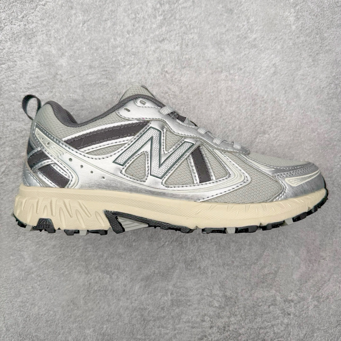 NEW BALANCE NB410 新百伦复古老爹鞋户外越野跑鞋 适合OUTDOOR搭配AT TREAD户外大底 给予优良抓地力 内侧support area给予良好稳定性 鞋领口山岳及鞋面等高线细节 将OUTDOOR元素完整置入COMFORT Iinsert 脚感升级 尺码：36 36.5 37 37.5 38 38.5 39 40 40.5 41 42 42.5 43 44 45-选品中心