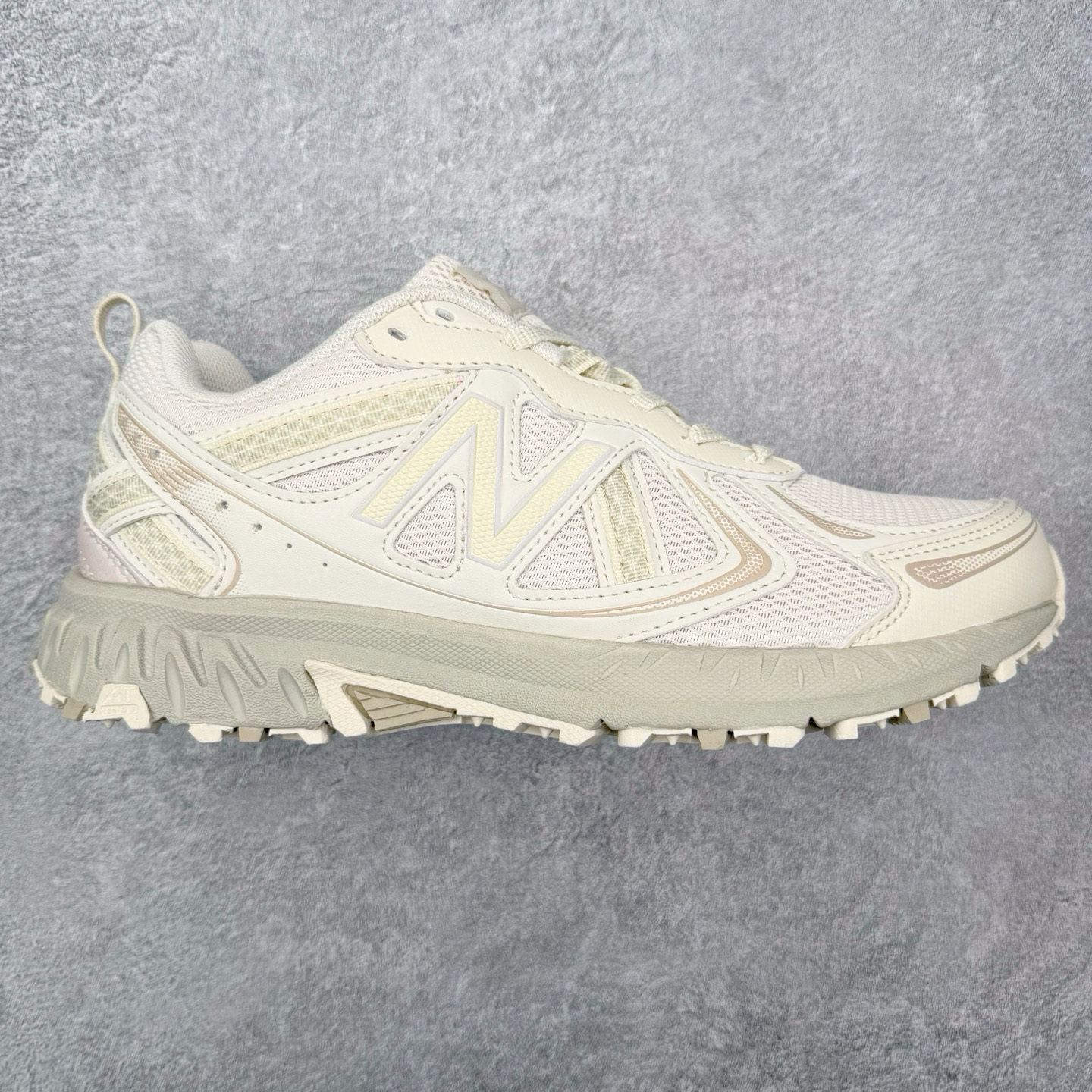 NEW BALANCE NB410 新百伦复古老爹鞋户外越野跑鞋 适合OUTDOOR搭配AT TREAD户外大底 给予优良抓地力 内侧support area给予良好稳定性 鞋领口山岳及鞋面等高线细节 将OUTDOOR元素完整置入COMFORT Iinsert 脚感升级 尺码：36 36.5 37 37.5 38 38.5 39 40 40.5 41 42 42.5 43 44 45-选品中心