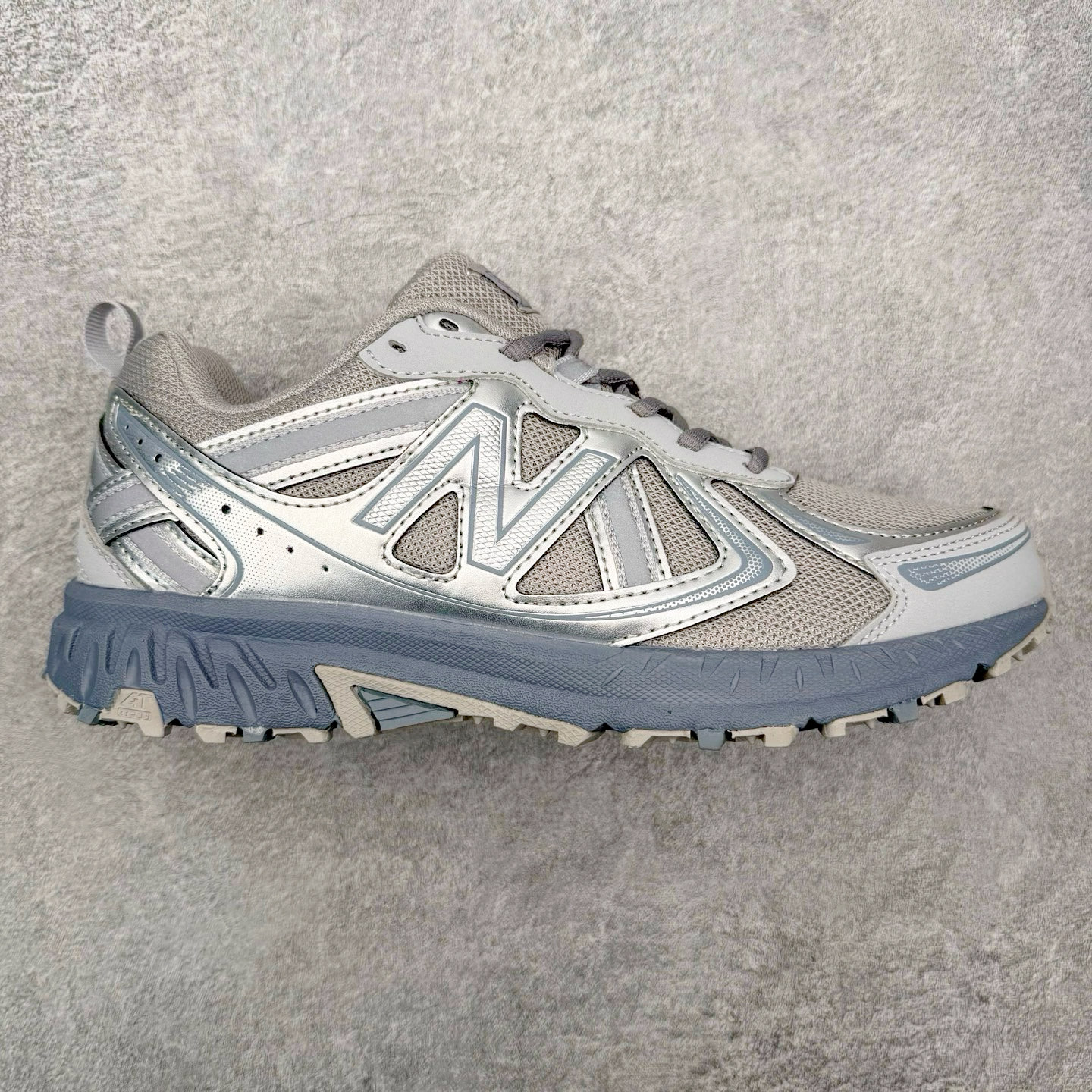 NEW BALANCE NB410 新百伦复古老爹鞋户外越野跑鞋 适合OUTDOOR搭配AT TREAD户外大底 给予优良抓地力 内侧support area给予良好稳定性 鞋领口山岳及鞋面等高线细节 将OUTDOOR元素完整置入COMFORT Iinsert 脚感升级 尺码：36 36.5 37 37.5 38 38.5 39 40 40.5 41 42 42.5 43 44 45-选品中心